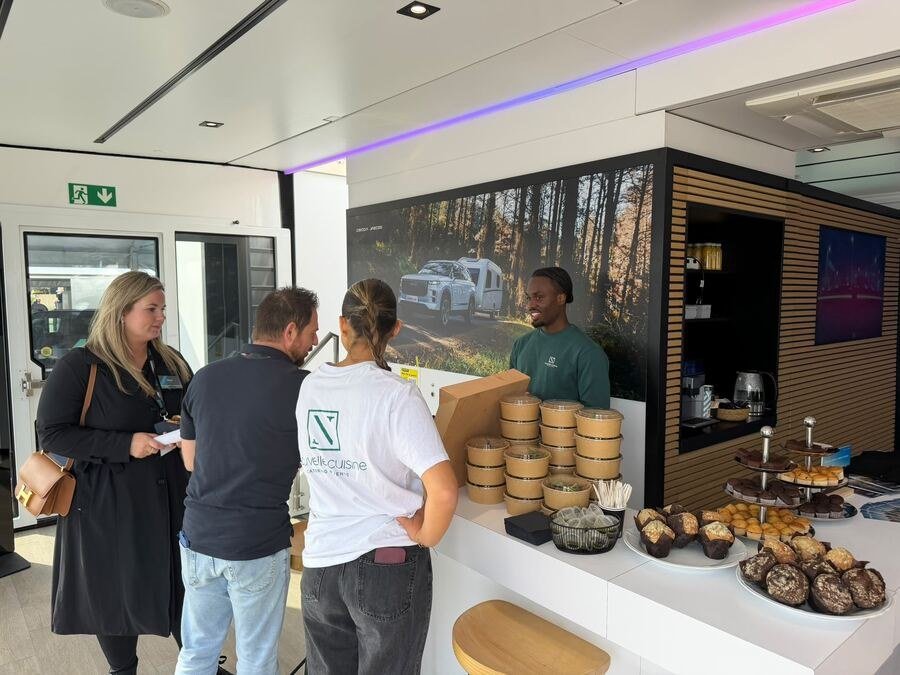Standcatering van Nouvelle Cuisine op Circuit Zandvoort, met verse bowls en muffins