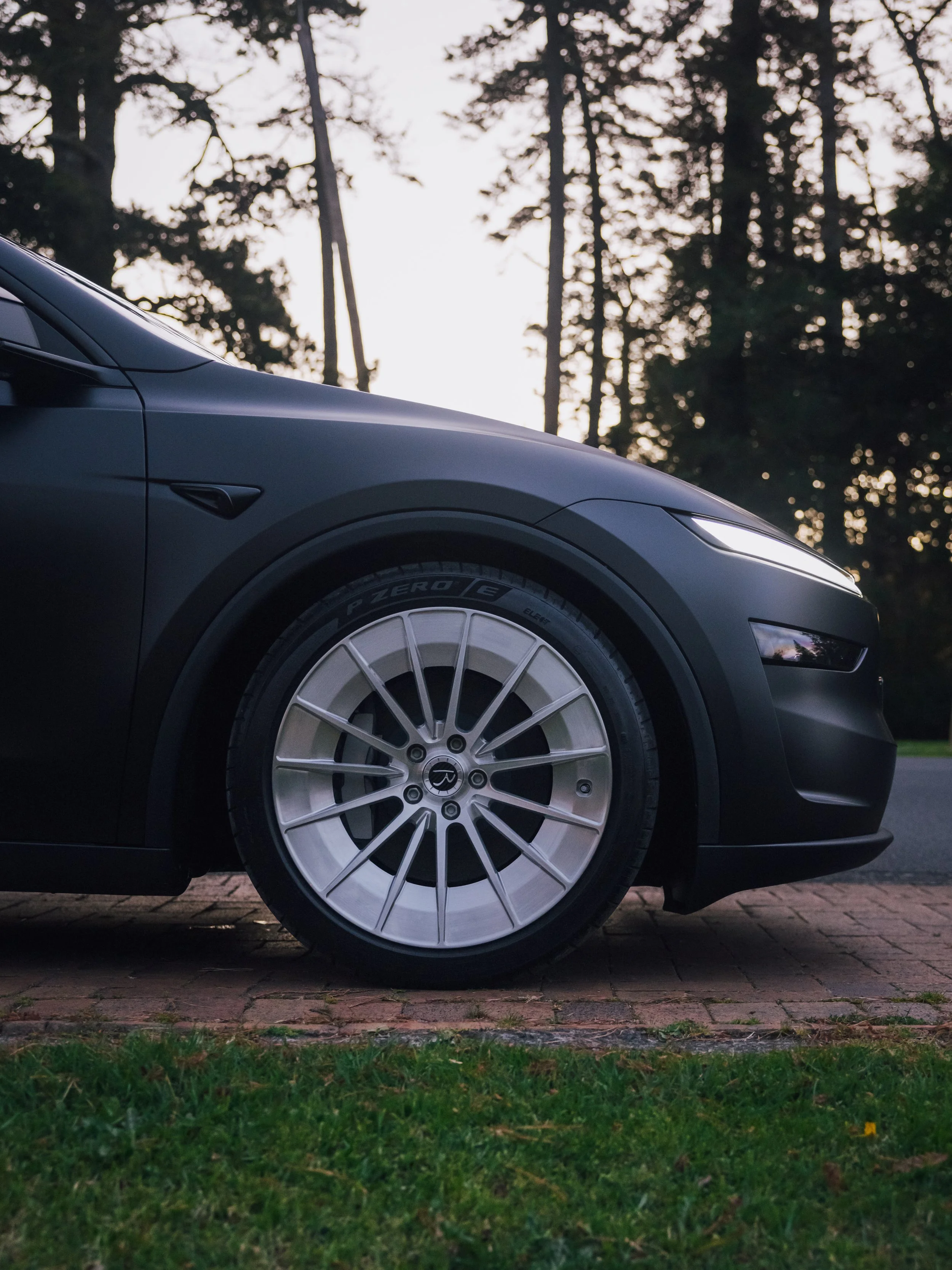 Tesla Model Y MB-GUHR Custom 01-50.jpg