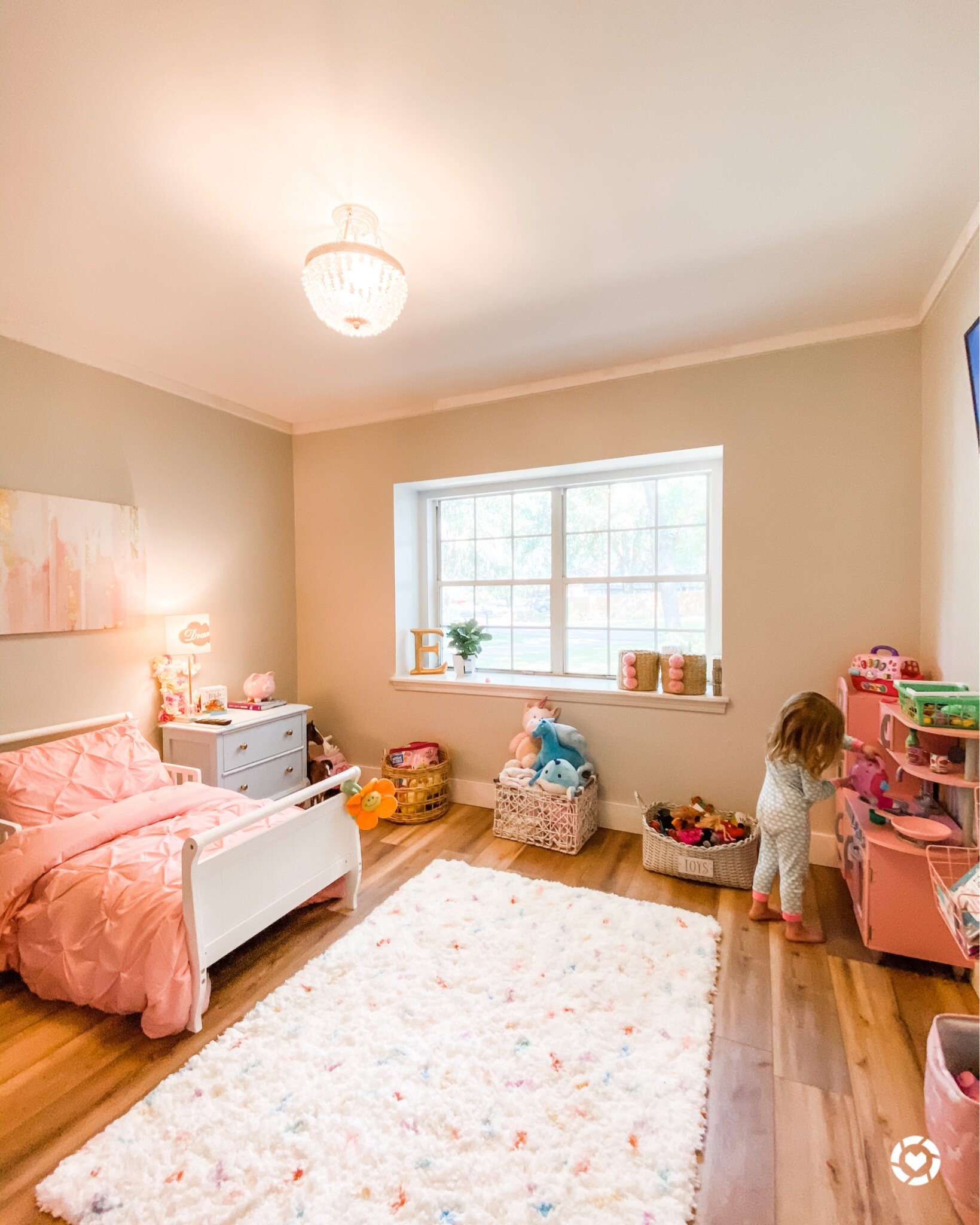 organizing a little girl's room