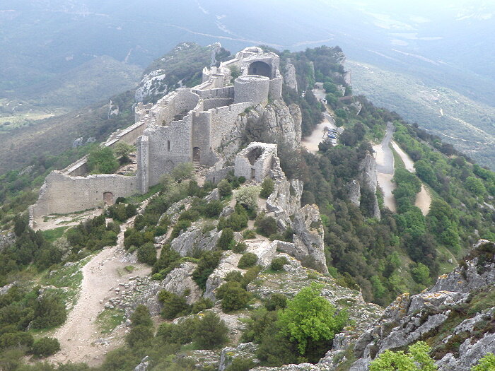 Burg Peyrepertuse.jpg