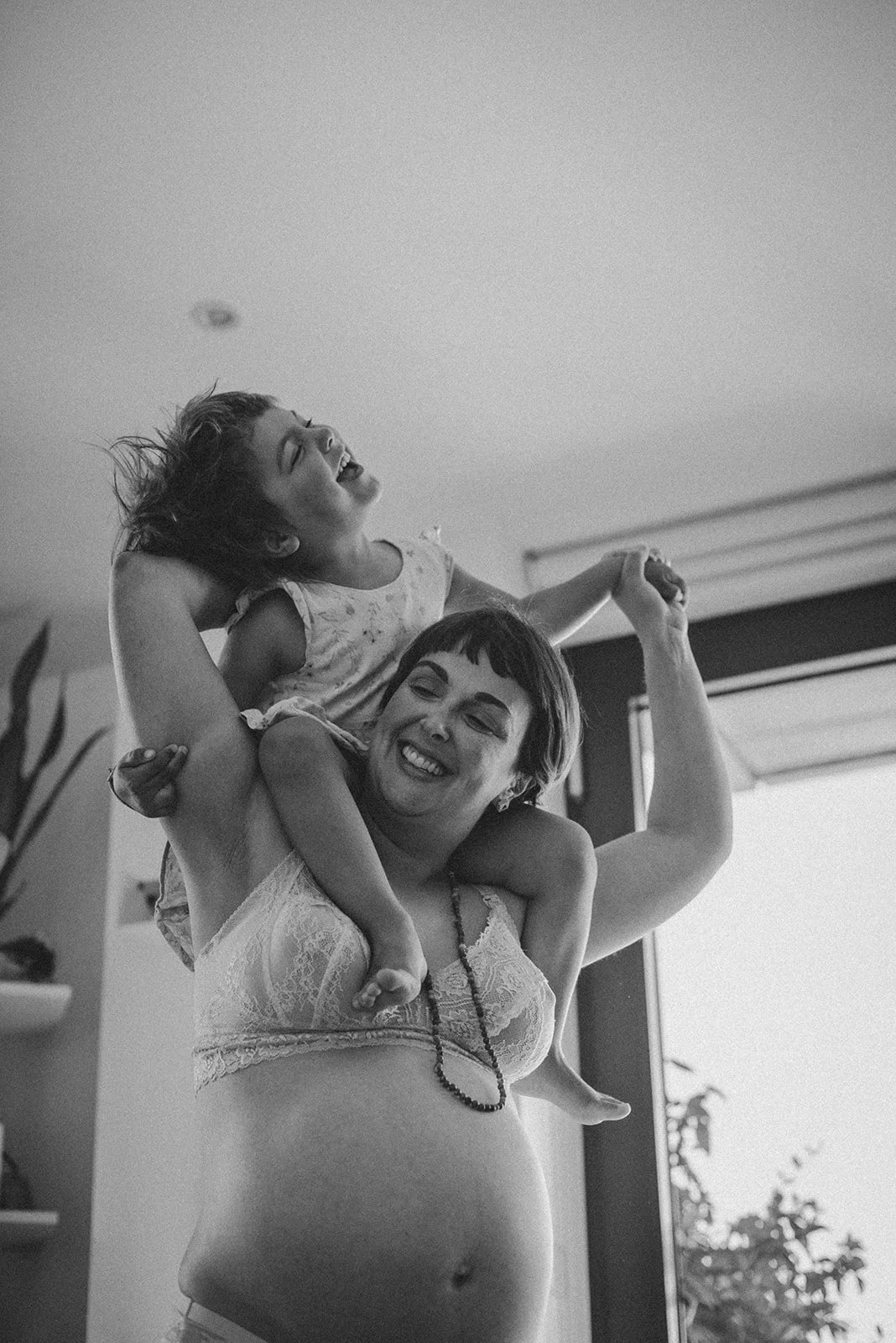 natural maternity photography in Exeter, Devon