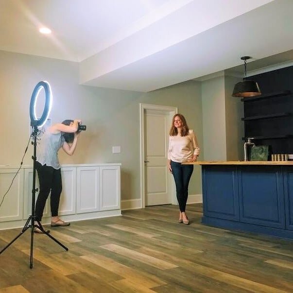 My assistant (daughter) and I spent the morning with @easterdaycreative taking photos of some recently completed projects.  Megan at Easterday Creative is updating my website too! 
#interiordesign 
#brandingsmallbusiness 
#ashlandcustomhomes 
#carefr