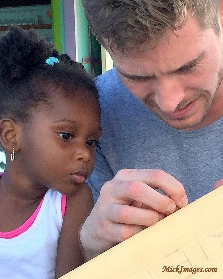 1-1-Bahamas Michael makes a friend (2).JPG