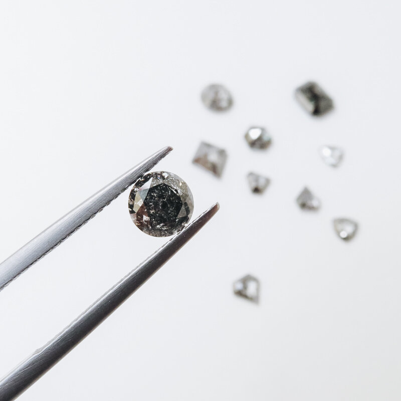 round brilliant cut grey salt and pepper diamond