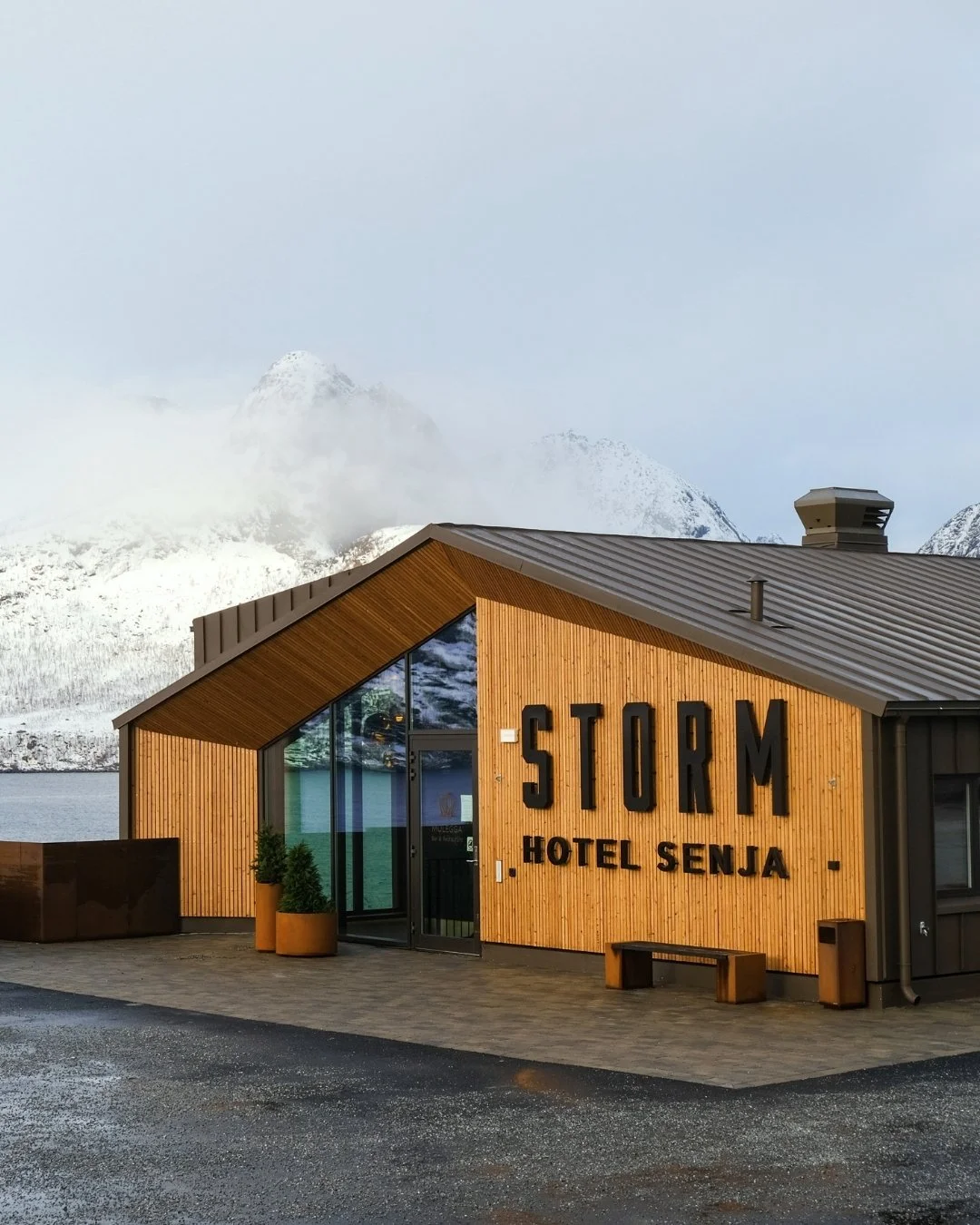 How Hotels Increase Direct Bookings with Film, Landing Pages and Performance Marketing