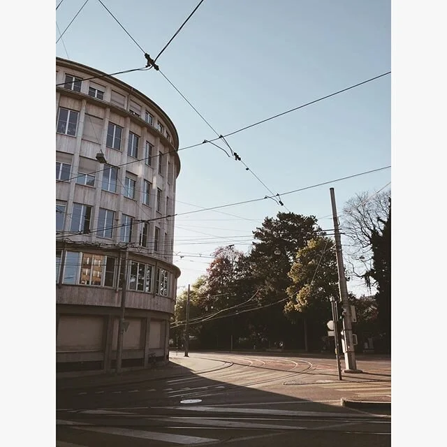 vergissmeinnicht

#bern #evening #walk #building #urban #streetphotography #shadow