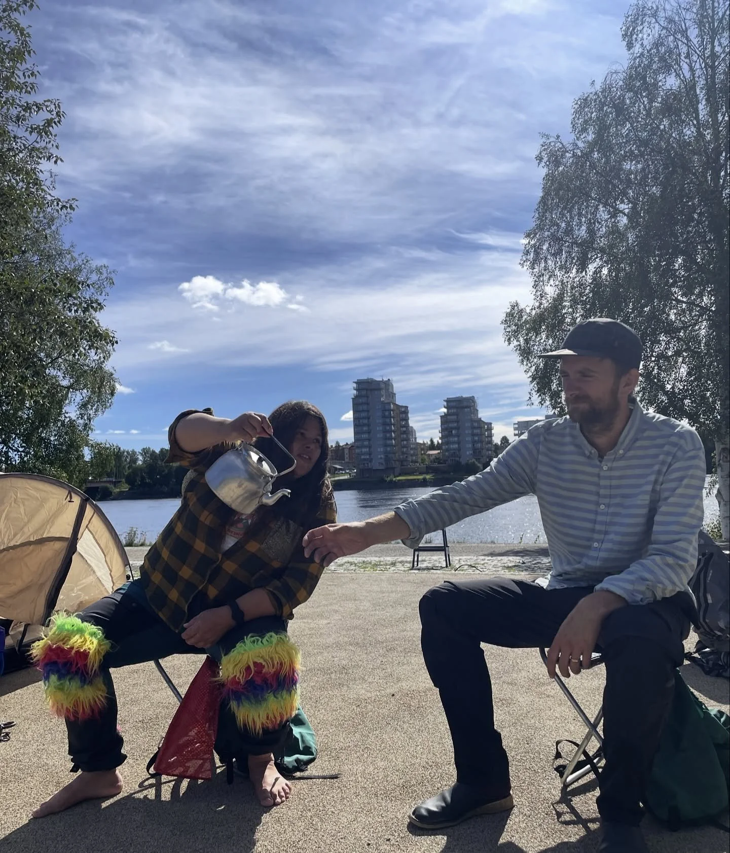 &Ouml;gonblicksteatern &auml;r tillbaka fr&aring;n sommarsemestern med dunder och brak!!! GRATIS teater i Broparken, imorgon tisdag kl 10.00 &amp; 13.00☀️ 
Kom och h&auml;ng med p&aring; &auml;ventyret som utspelar sig i Sv&aring;raste Sv&aring;righe