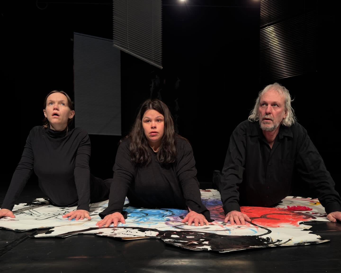 🍦PREMI&Auml;R P&Aring; FREDAG🍦

I F&Ouml;RL&Ouml;SA bjuder Bardo Ensemble in publiken till att p&aring; ett lekfullt s&auml;tt filosofera och fantisera kring f&ouml;delsen. N&auml;r och hur blev vi till? Finns sj&auml;len och vad &auml;r den i s&ar