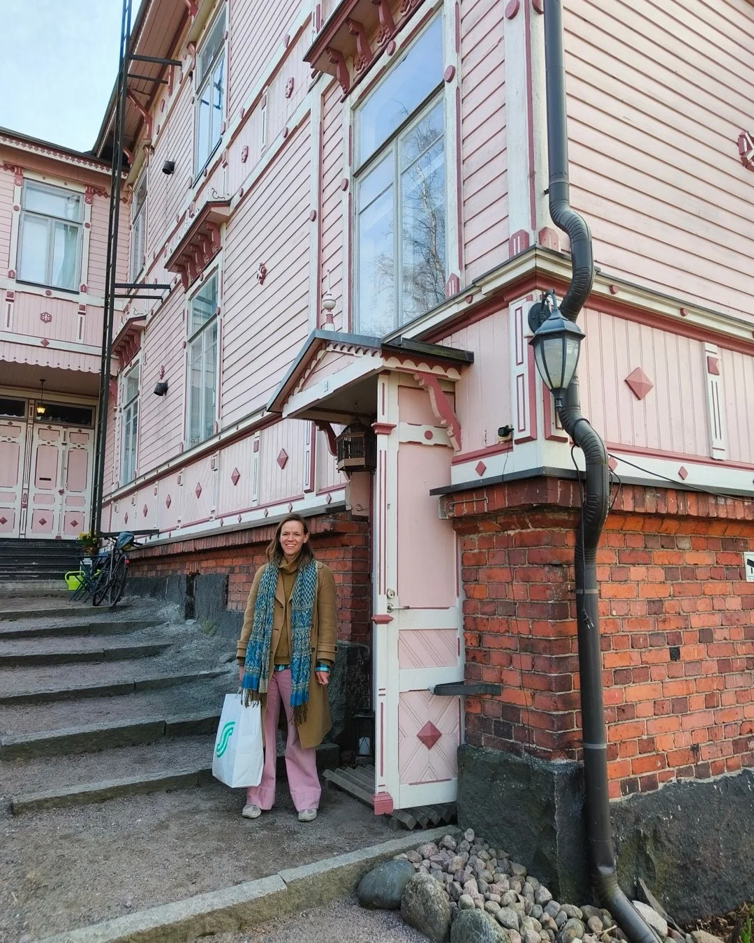 Turn&eacute;h&auml;lsningar fr&aring;n Helsingfors!🇫🇮

Ikv&auml;ll spelar Bardo Ensemble &rdquo;F&ouml;rl&ouml;sa&rdquo; p&aring; Stage Konepaja. Spark till er!✨

Mer info finns som l&auml;nk i profilen