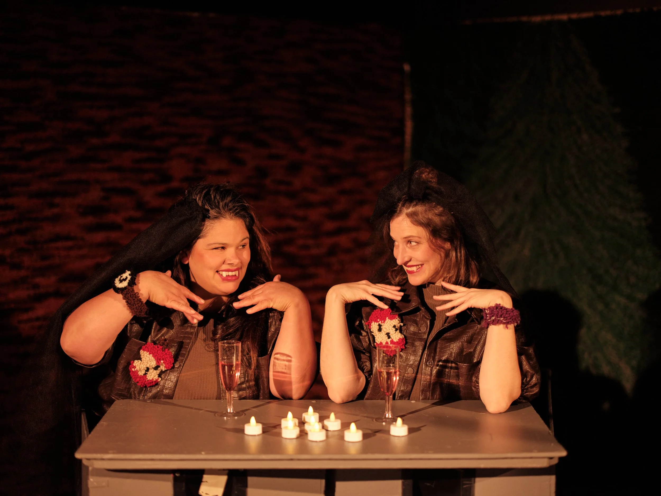 Medverkande: Sara Gallardo, Sofia Landström. Foto: Richard Kavall