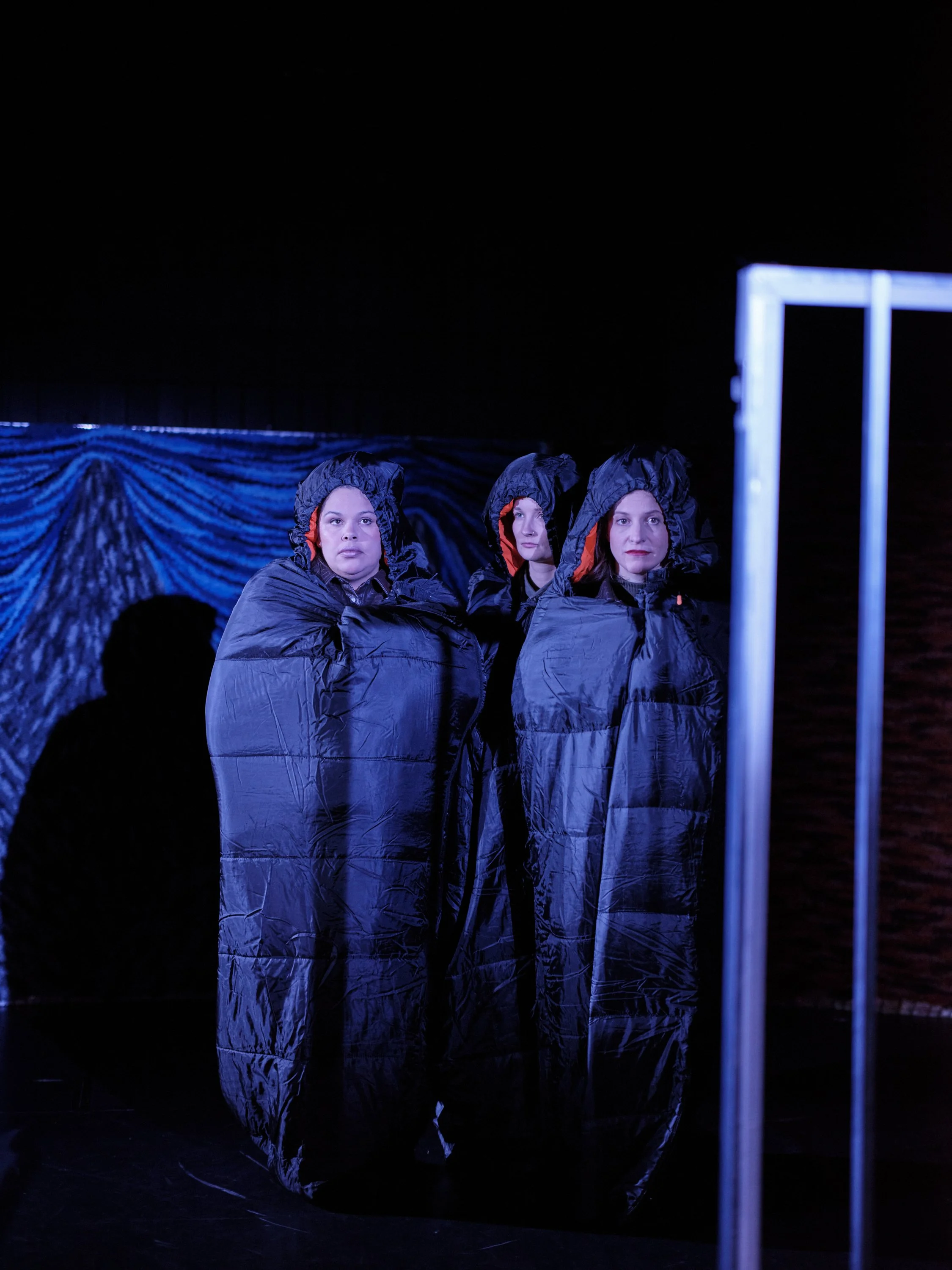 Medverkande: Sara Gallardo, Sara Barkholt Nilsson, Sofia Landström. Foto: Richard Kavall