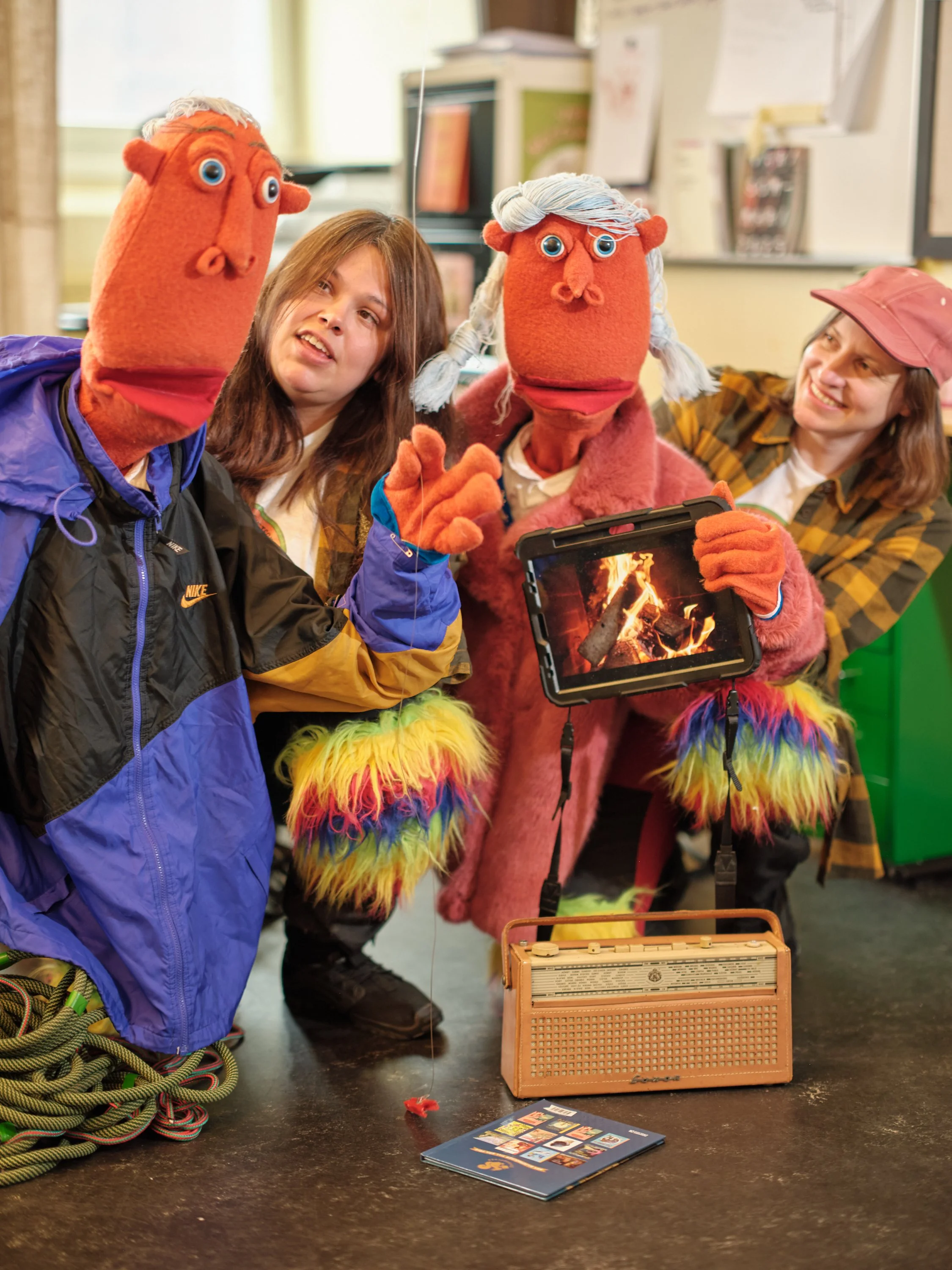 Medverkande: Sara Gallardo, Sofia Landström.
Foto: Richard Kavall.