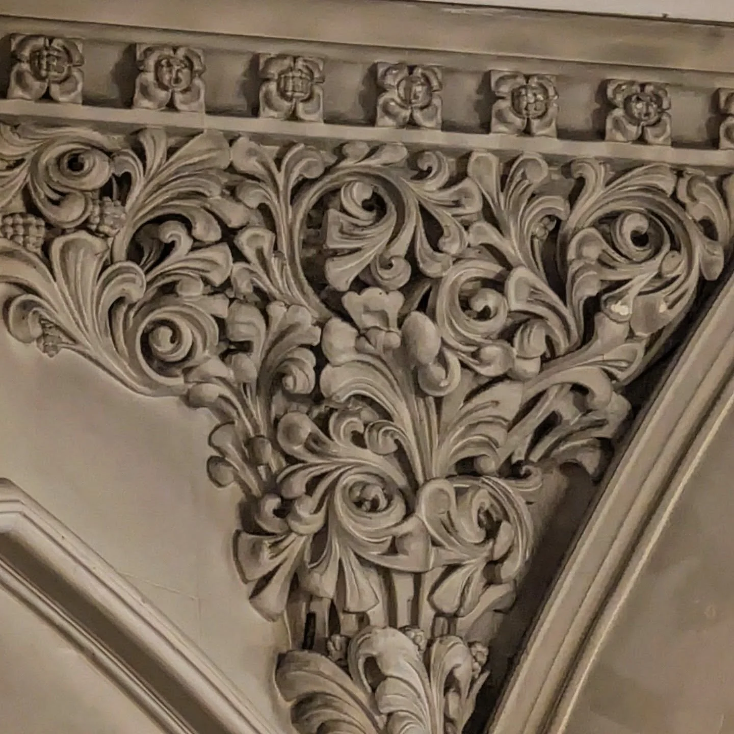 Beautiful stone carving hidden in the office. #heritageskills #stonemason #sculpture #stonesculpture #architectinthecotswolds #architectinwiltshire #architectinwells #architectinbath #thebatharchitect #theconservationarchitect #traditionalcraft