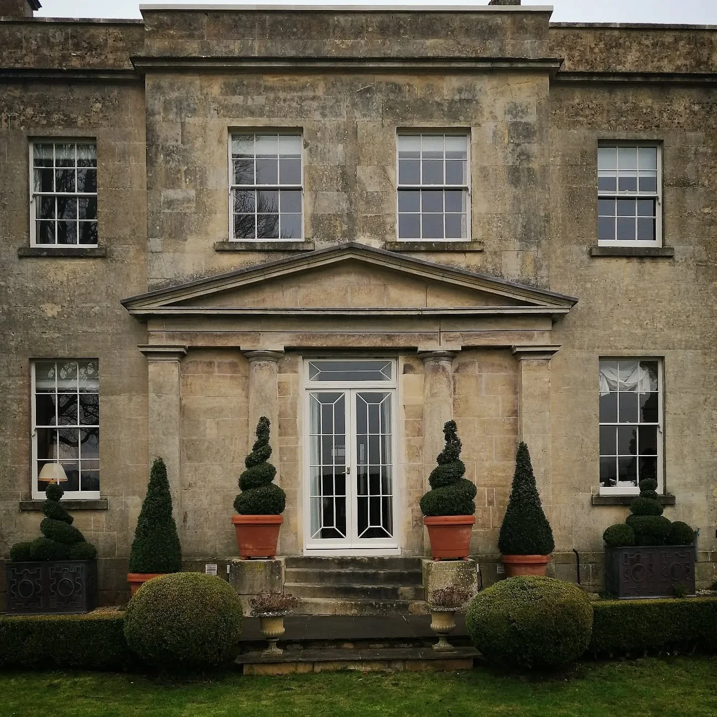 Villa in neoclassical form. #details #architectinbath #villa #georgianbath #bathuk #architectinthecotswolds #theconservationarchitect #thebatharchitect #cotswoldarchitect #formalplanting #formalcomposition #heritagearchitect #heritageimpactassessment