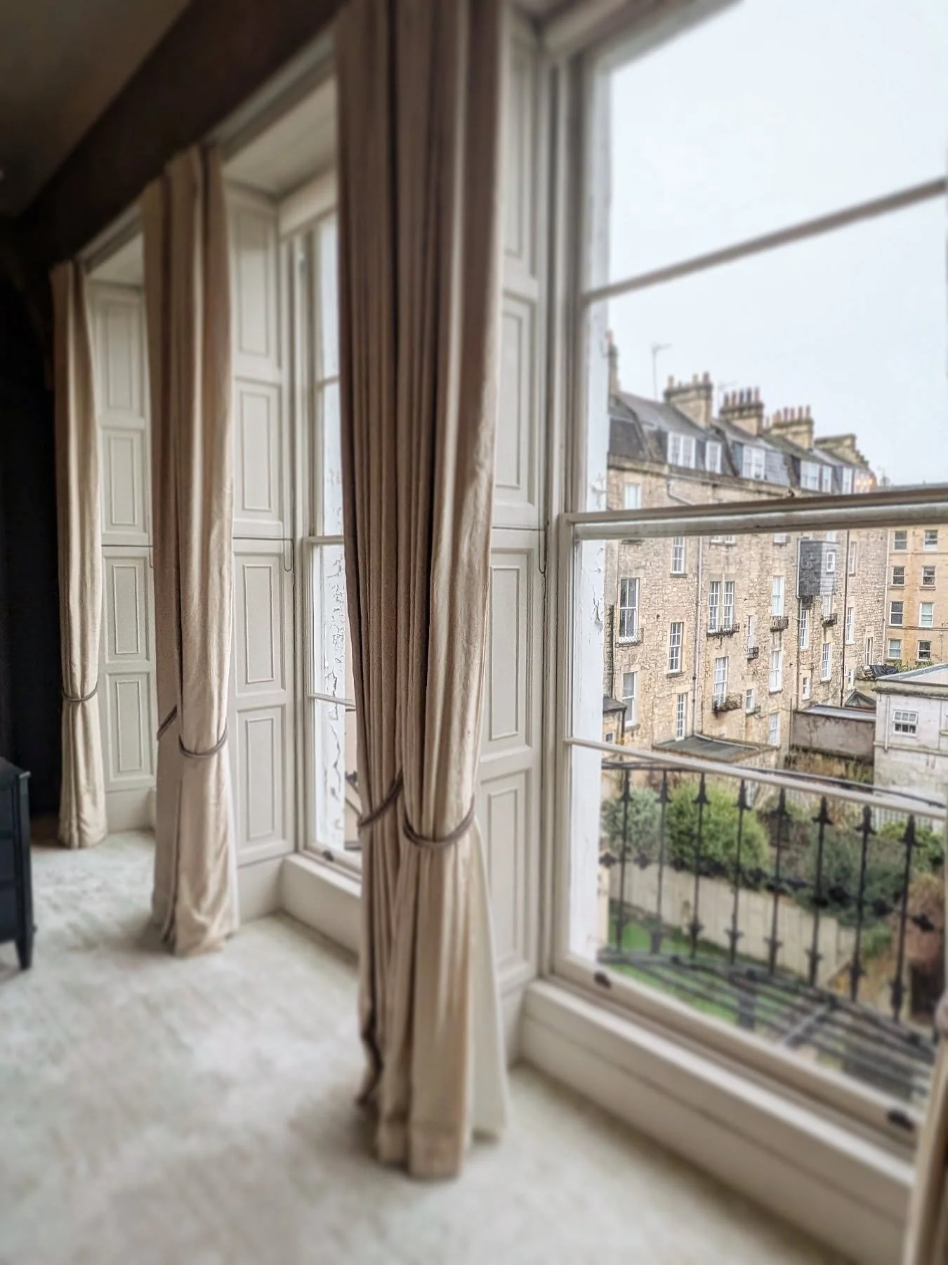 Wonderful quality of light from large sash windows.  #roomwithaview #architectinbath #theconservationarchitect #thebatharchitect #architectinthecotswolds