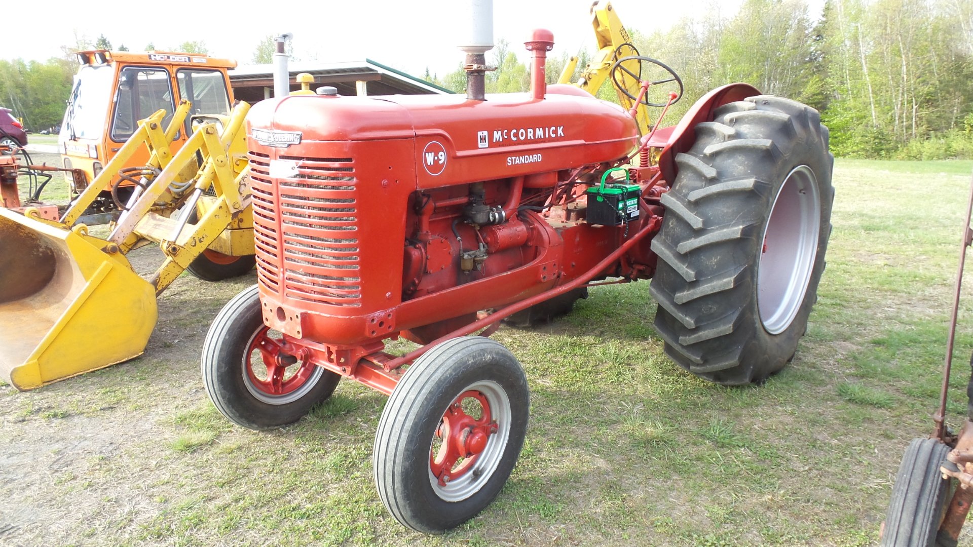 IH W9 Tractor