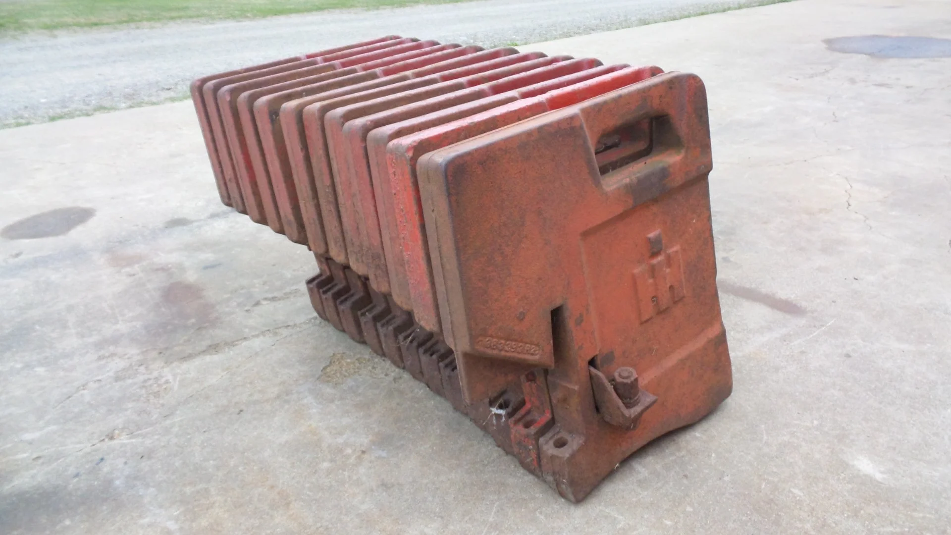 12 IH 100lbs Weights