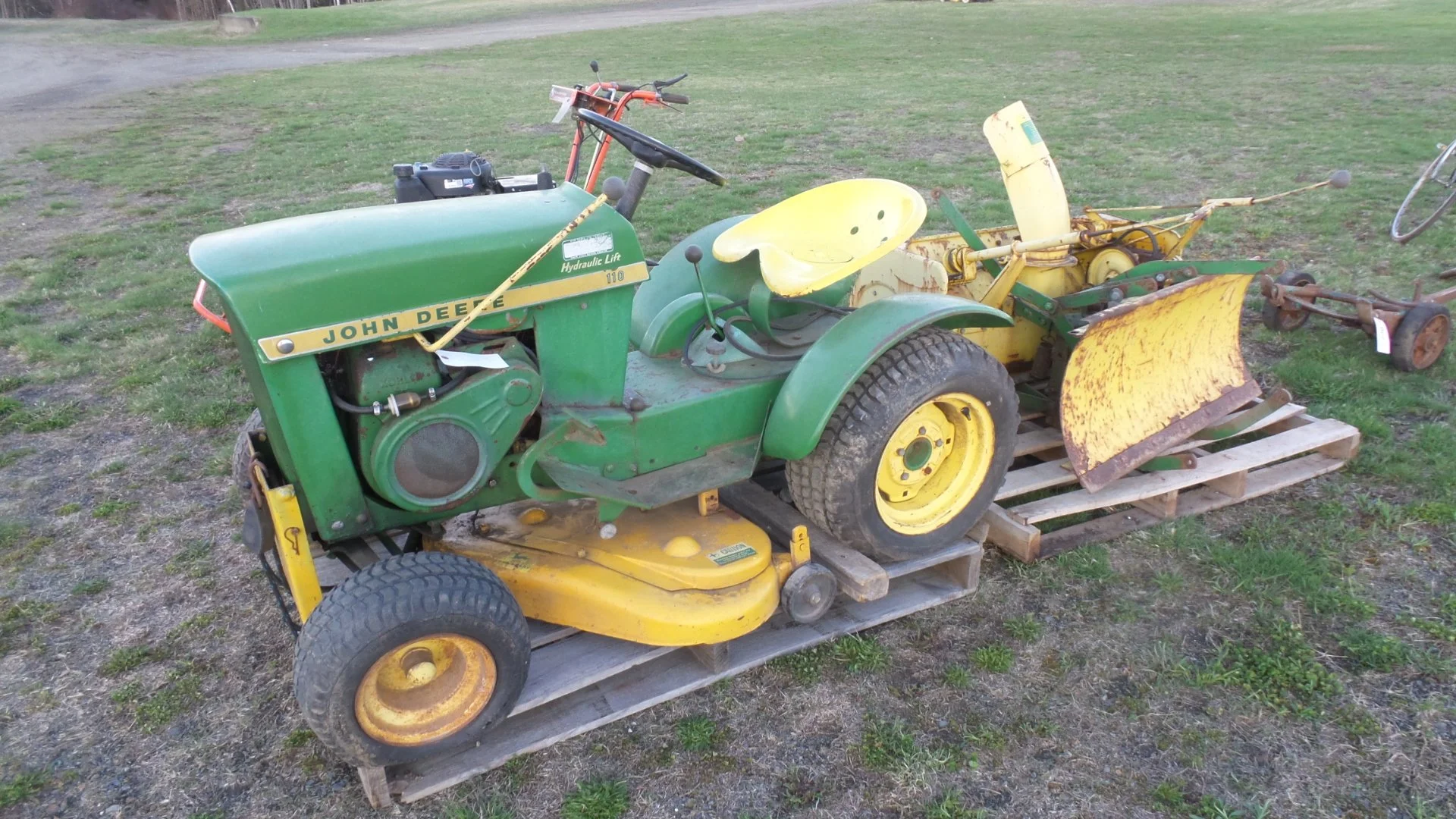 JD 110 W/Attachments 