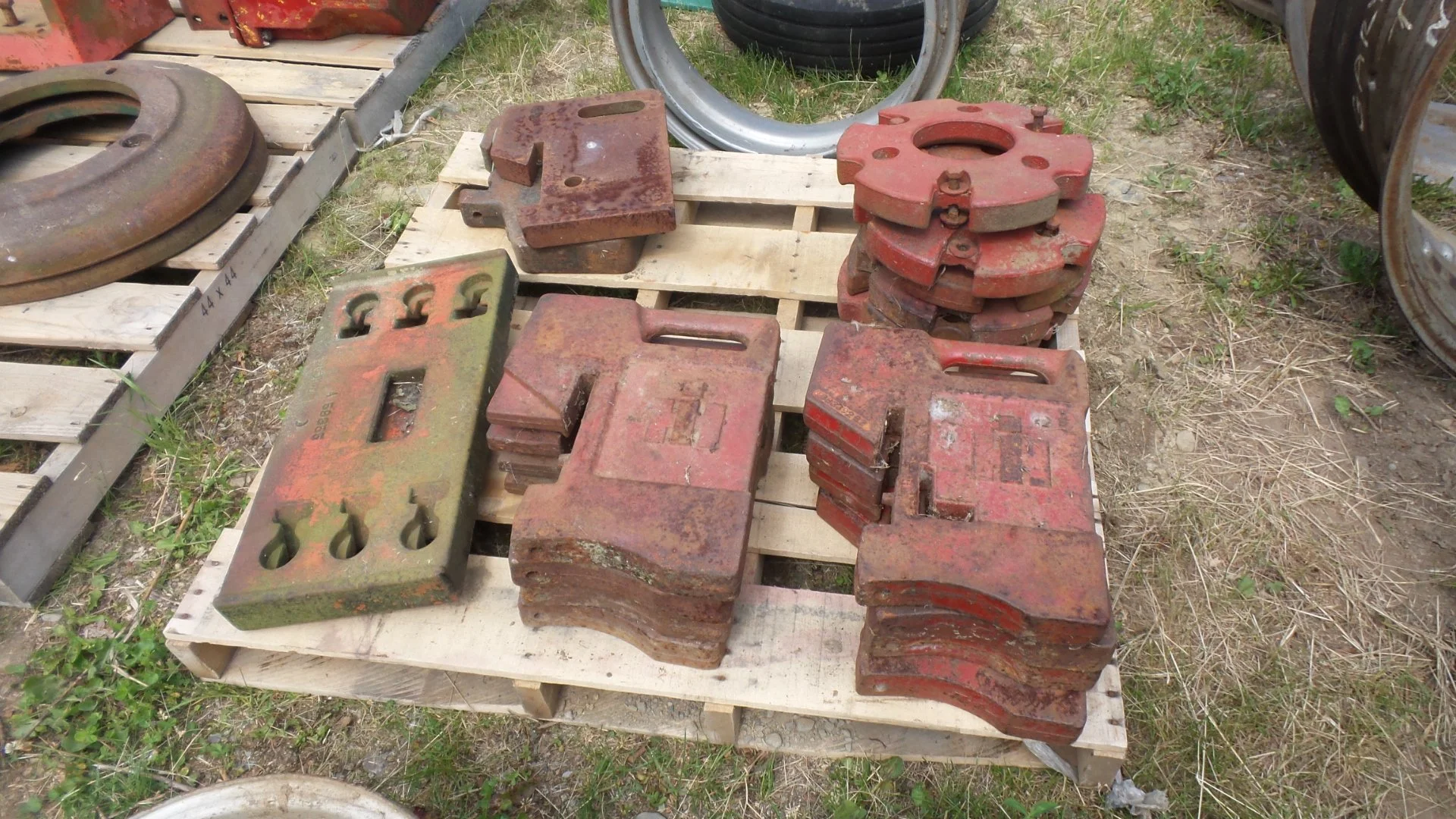 8 IH 75LBS Weights