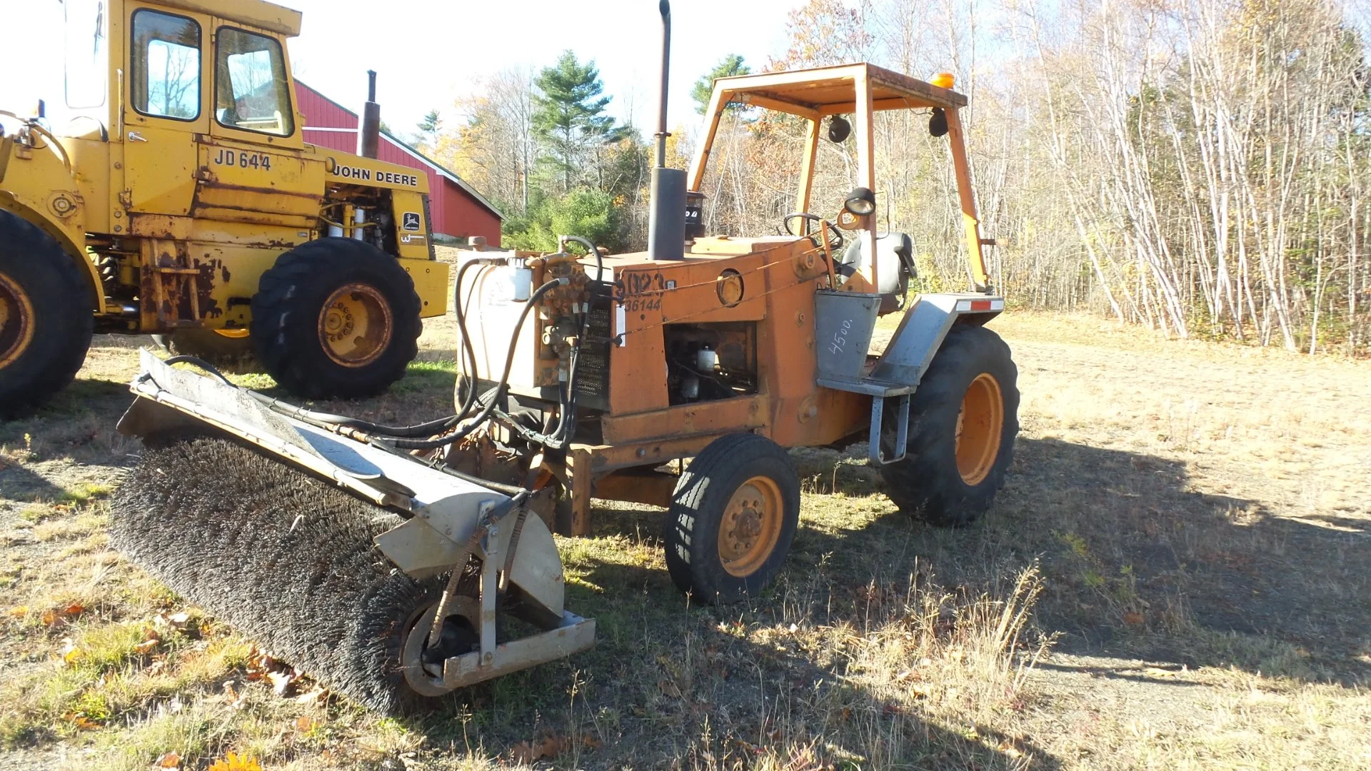 Case 480 Diesel W/Broom