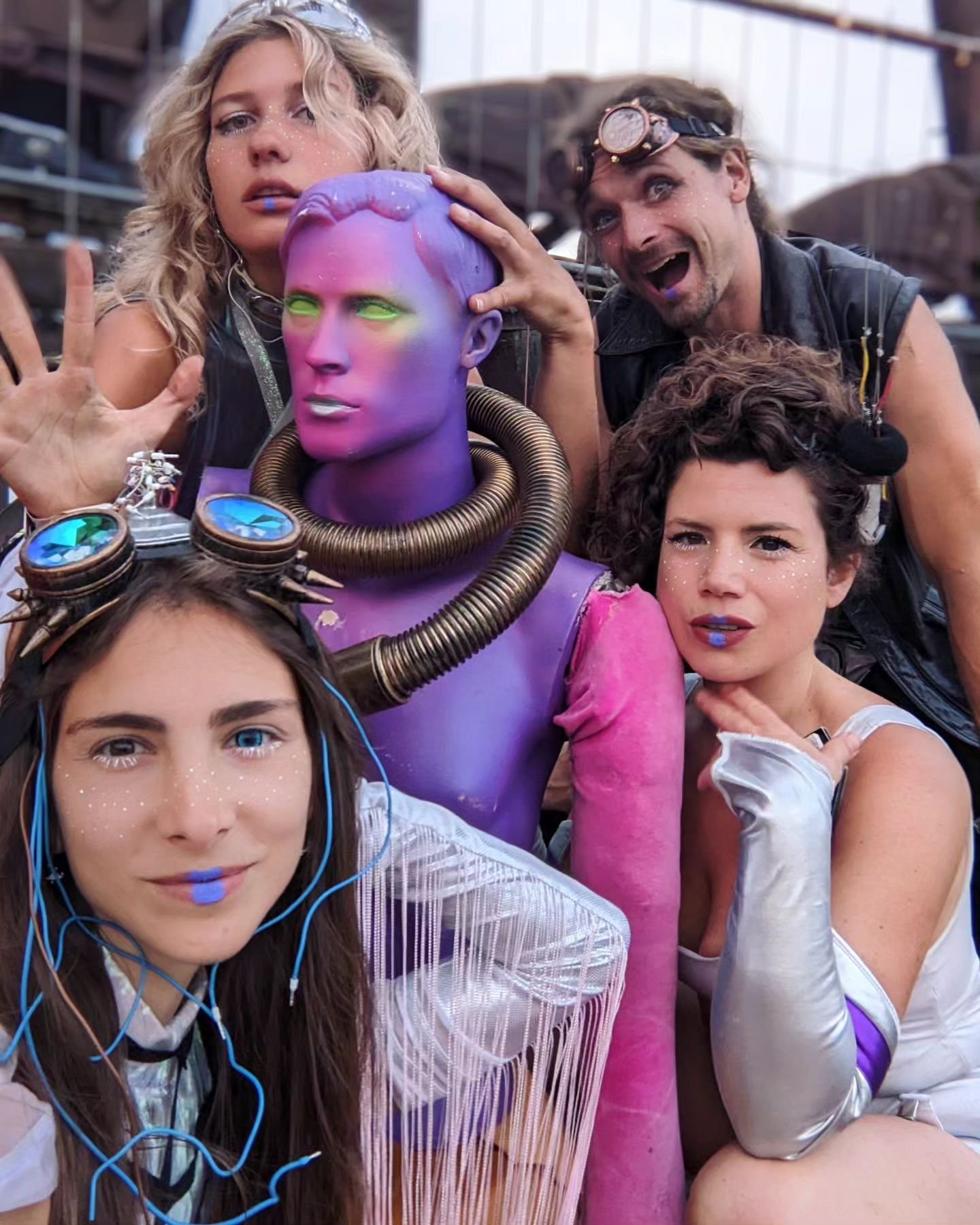 The Dreamlings from Nexus just speed-landed at Melt festival, on their mission to transmit the wildest dreams of humanity to the majestic machines, who just entered their REM phase!

Come meet them tonight by the mother of all machines and participat
