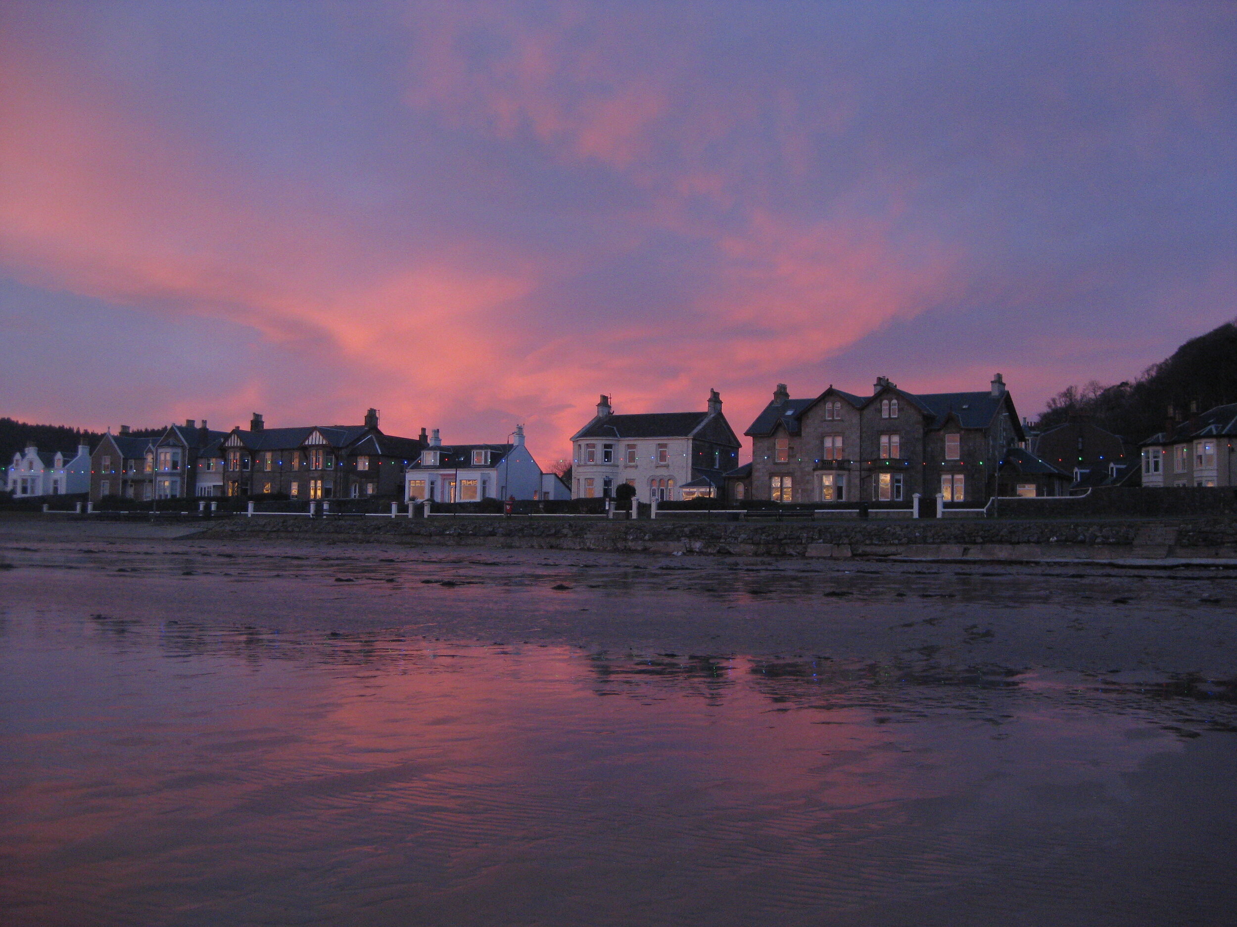 Millport Beach Apartments, Milport holiday flats on the beach. Great
