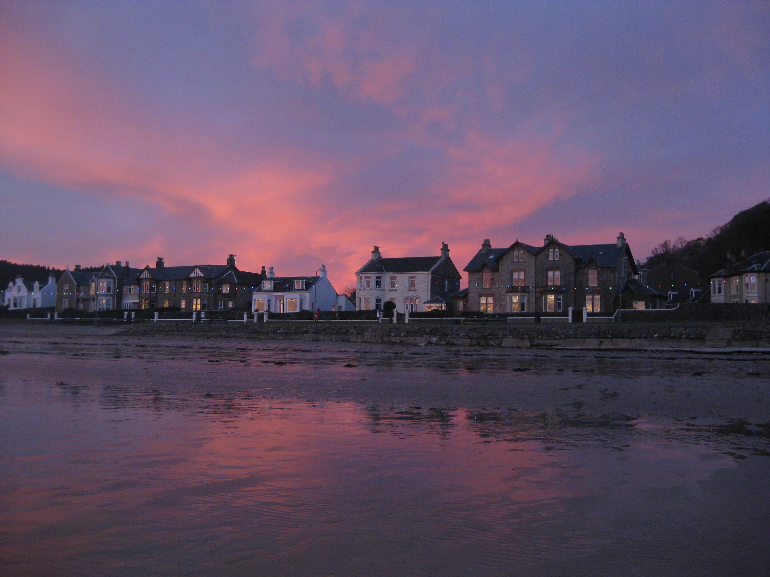 Millport Beach Apartments, Milport holiday flats on the beach. Great