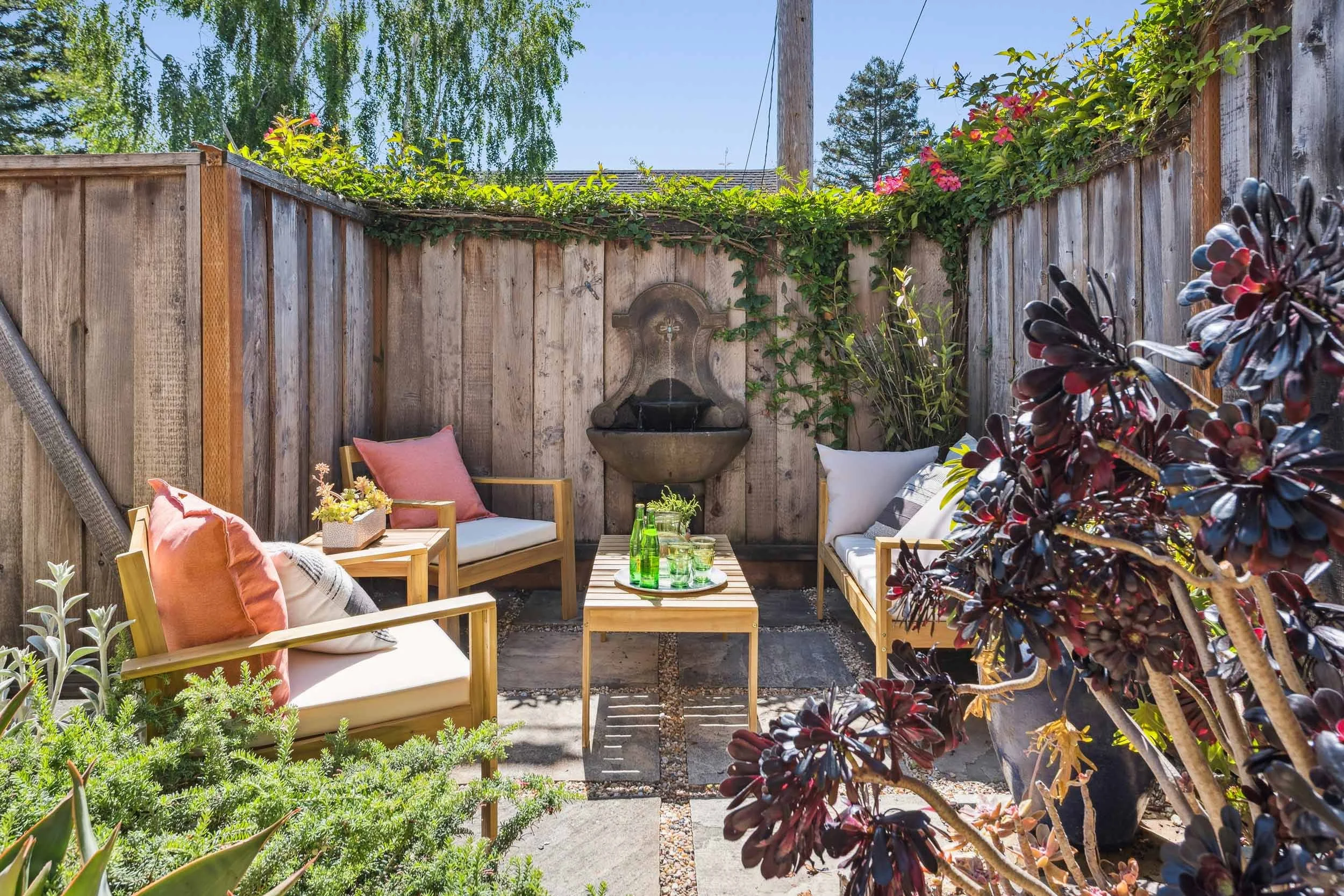 774-spruce-street-garden-seating.jpg