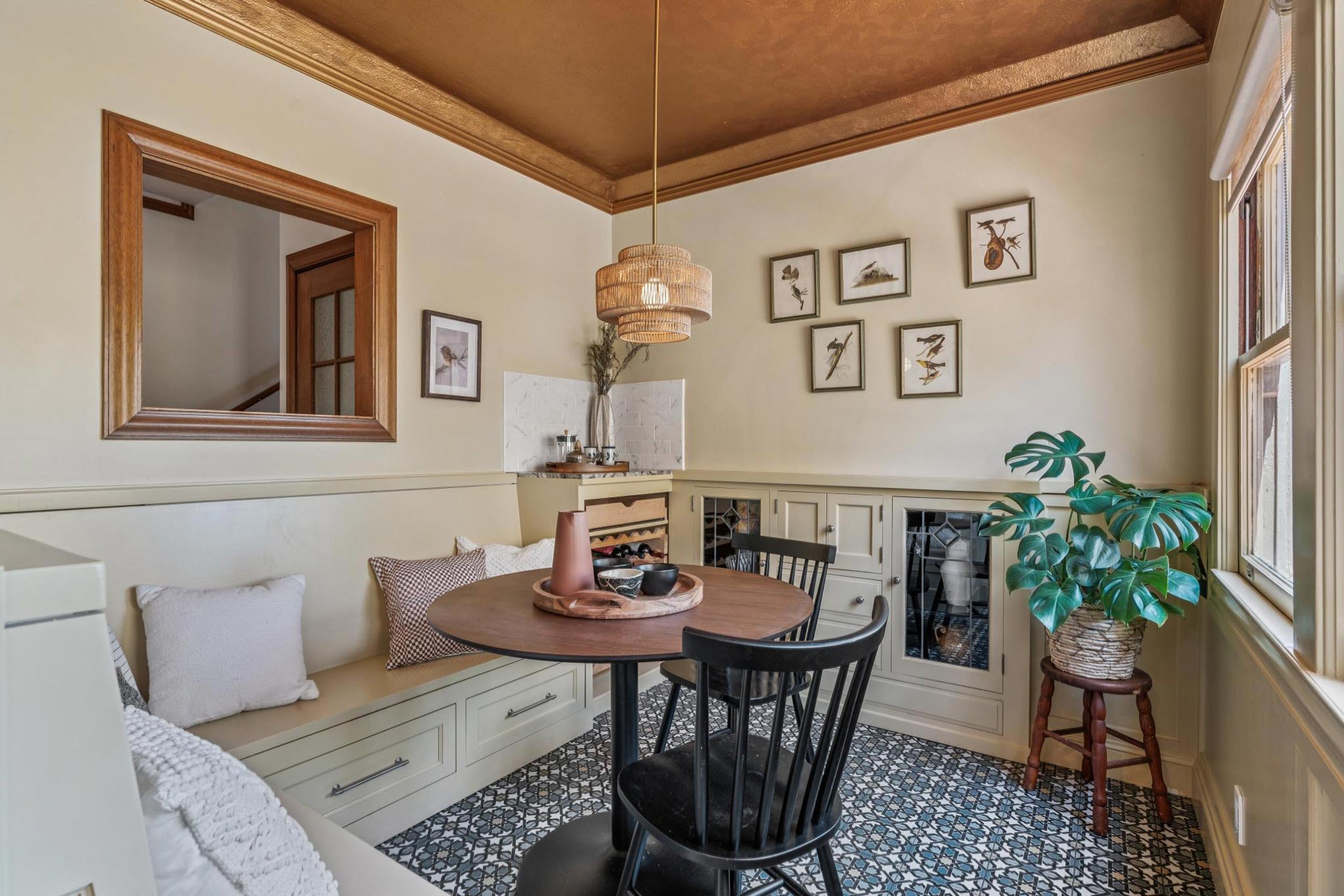 2823-central-avenue-breakfast-nook.jpg