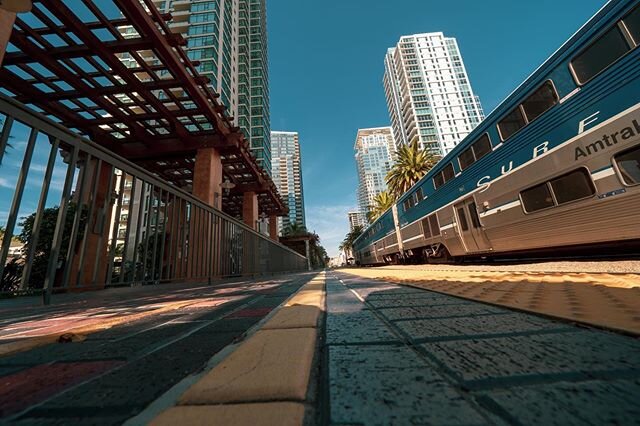 Available for move in March 15th! Live in one of Downtown&rsquo;s coolest buildings with 2 huge decks looking out over San Diego bay. Enjoy every sunset from your home! And if you commute north for work... you can&rsquo;t beat the curbside pickup at 