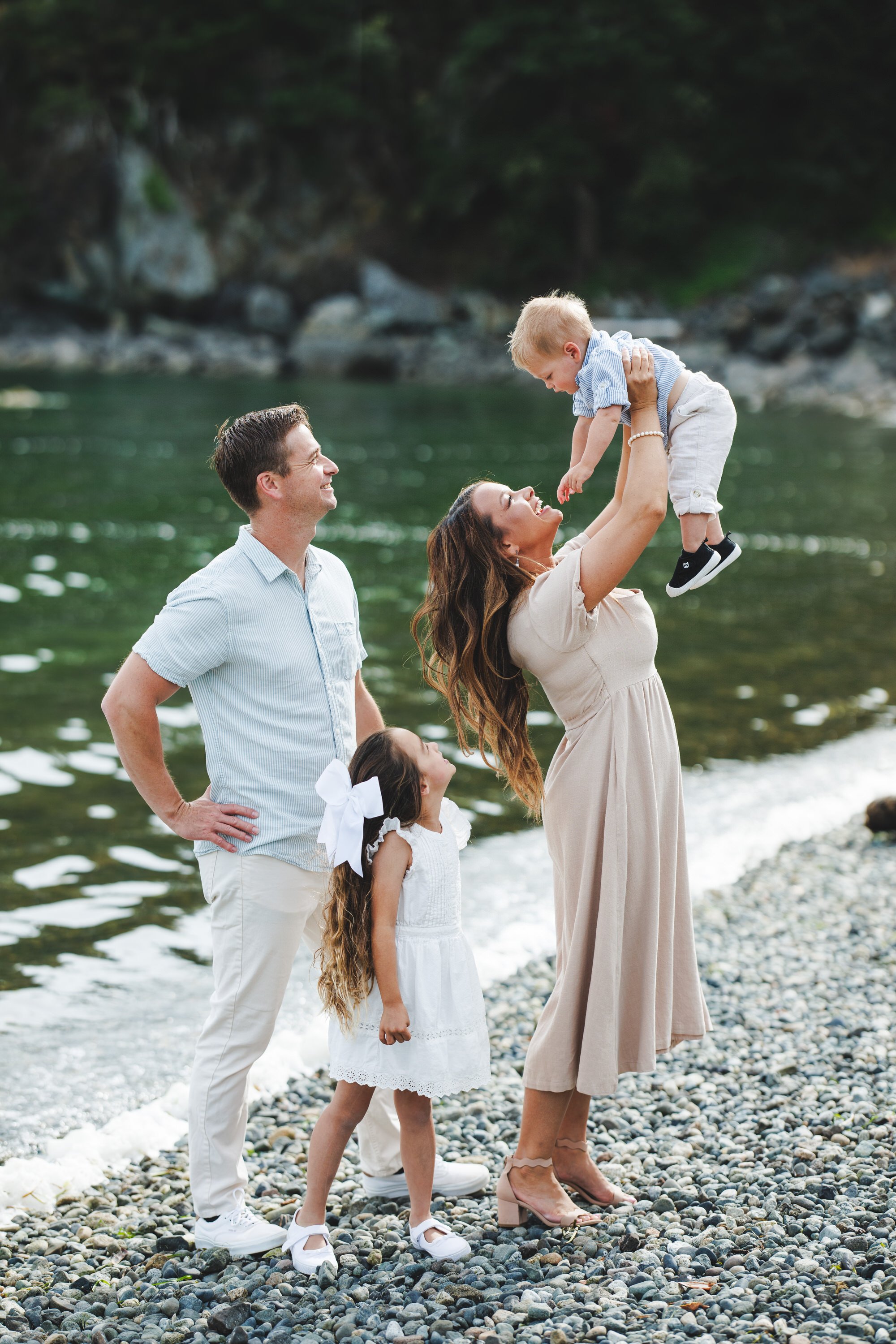 satya-curcio-photography-outdoor-family-portrait.jpg