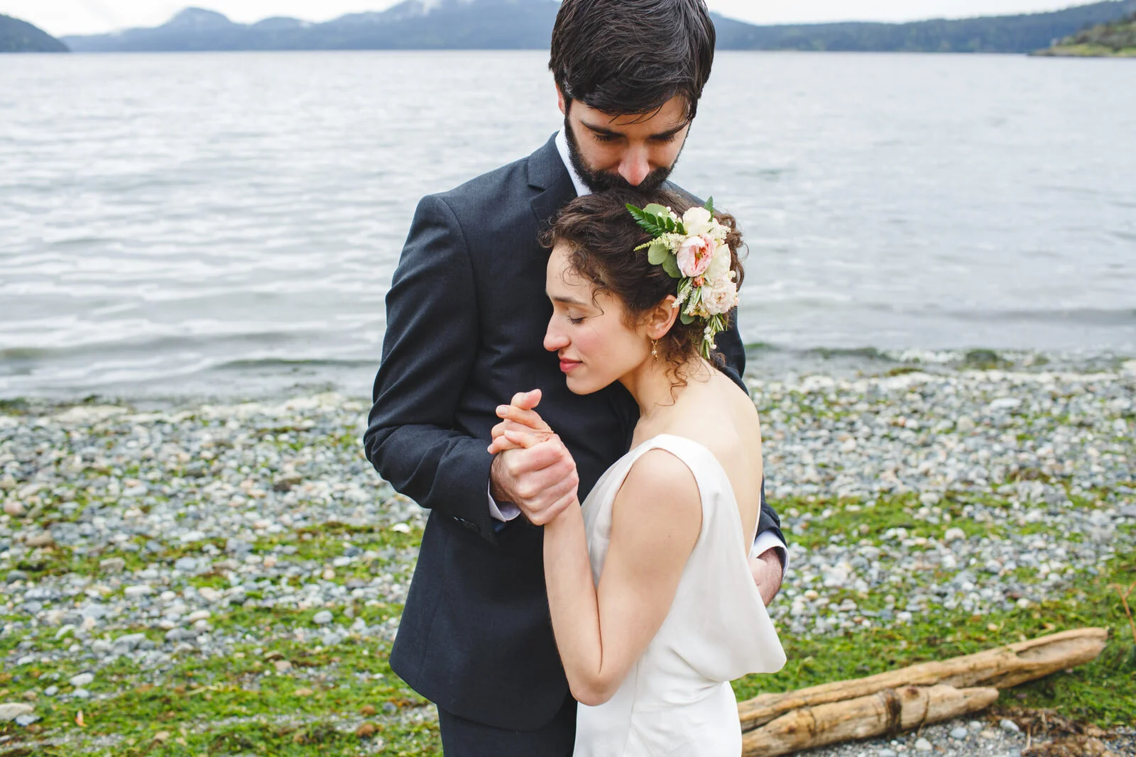 Outlook Inn Weddings on Orcas Island | SATYA CURCIO PHOTOGRAPHY