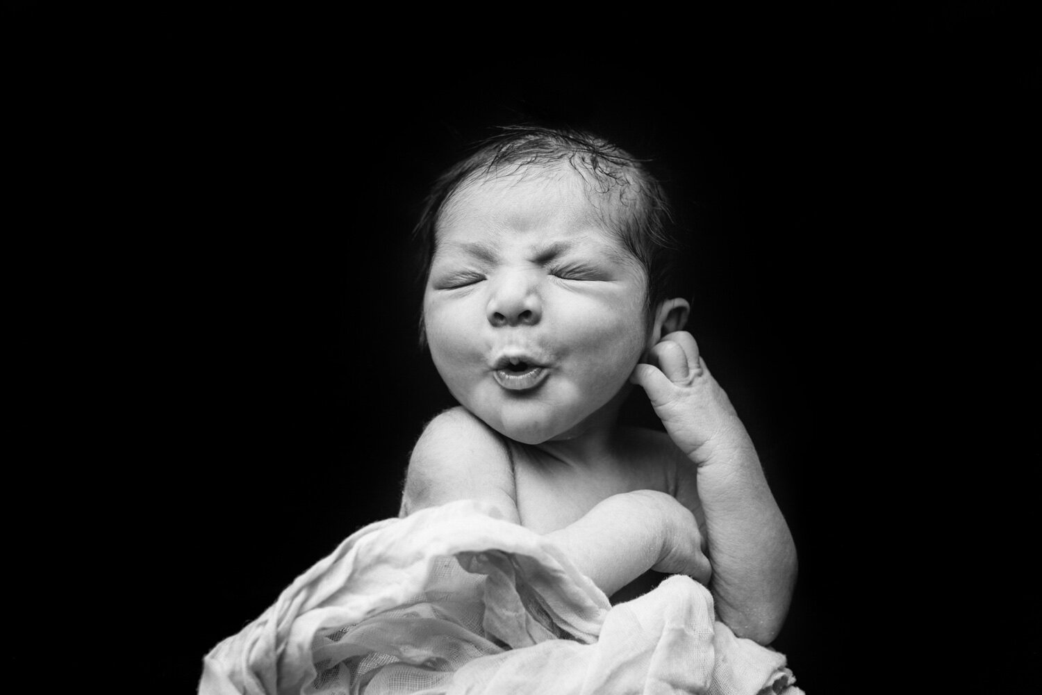 10_Seattle-fine-art-newborn-and-family-photography-satya-curcio-photography11_newborn.jpg
