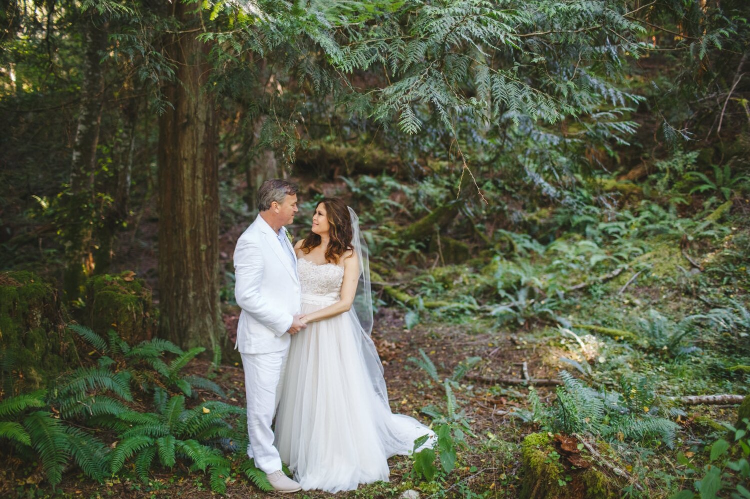 Couple in the woods by Satya Curcio Photography