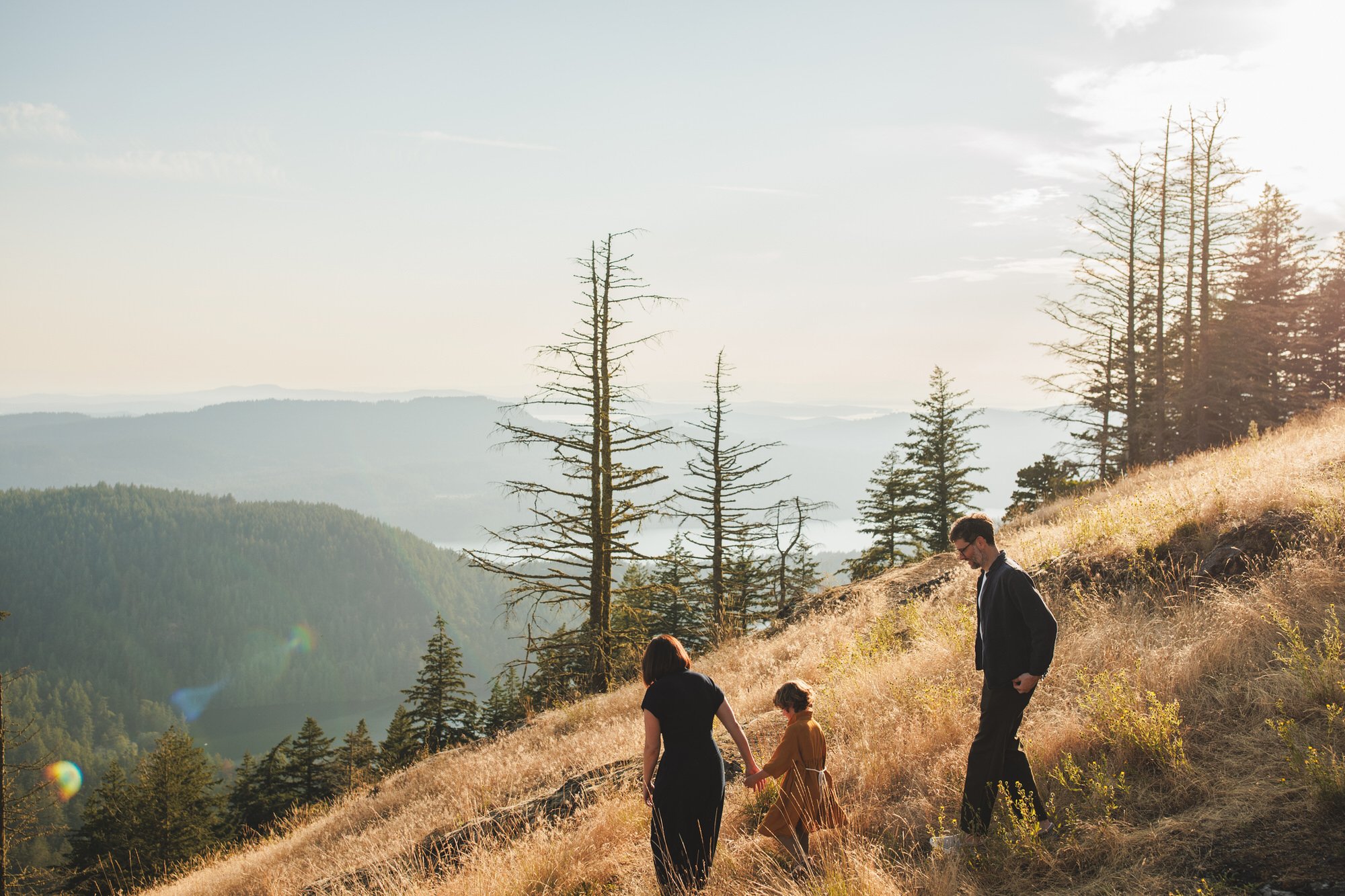 outdoor-couple-portrait-san-juan-islands.jpg
