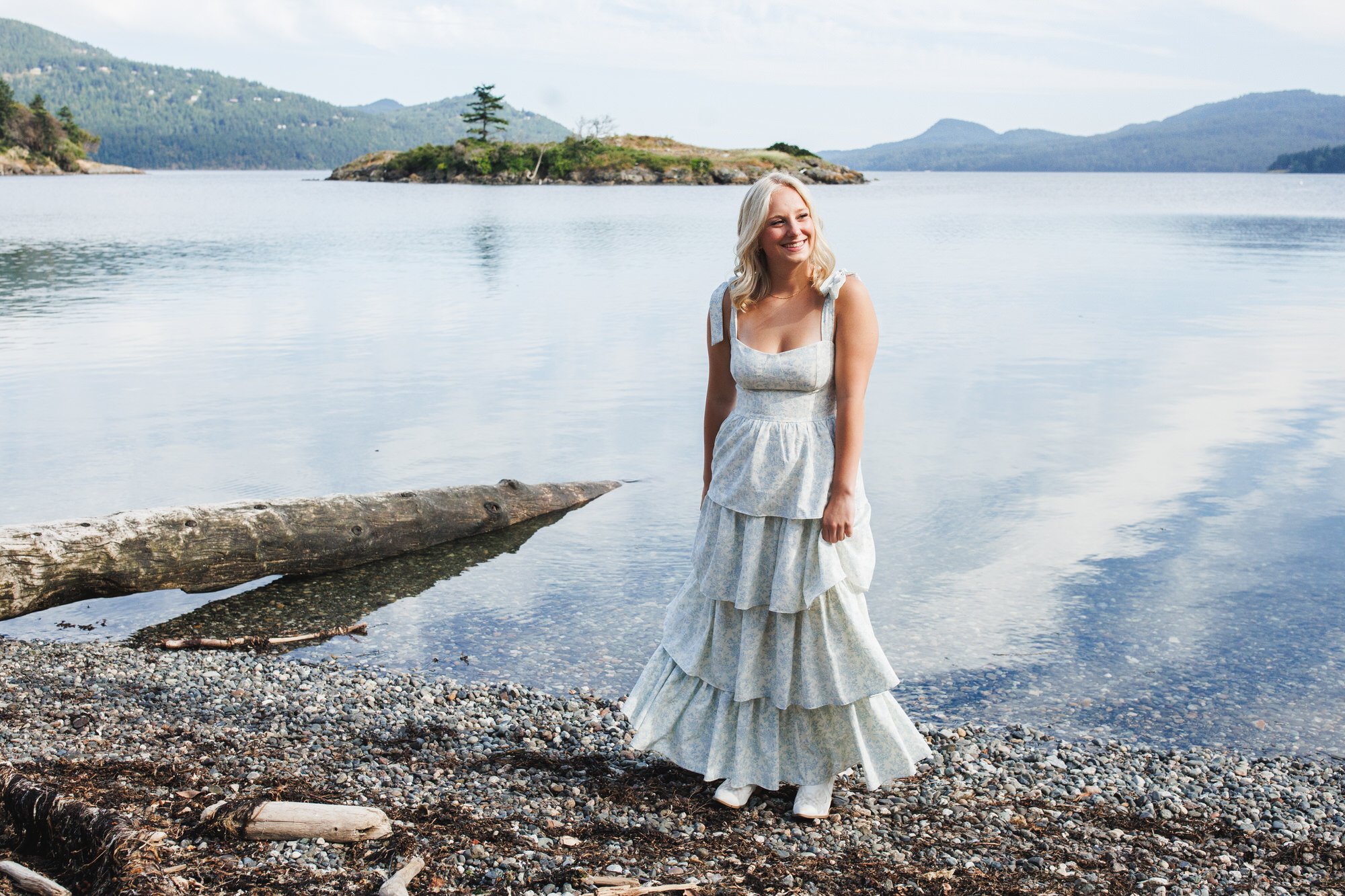 orcas-island-outdoor-portraits-by-water.jpg