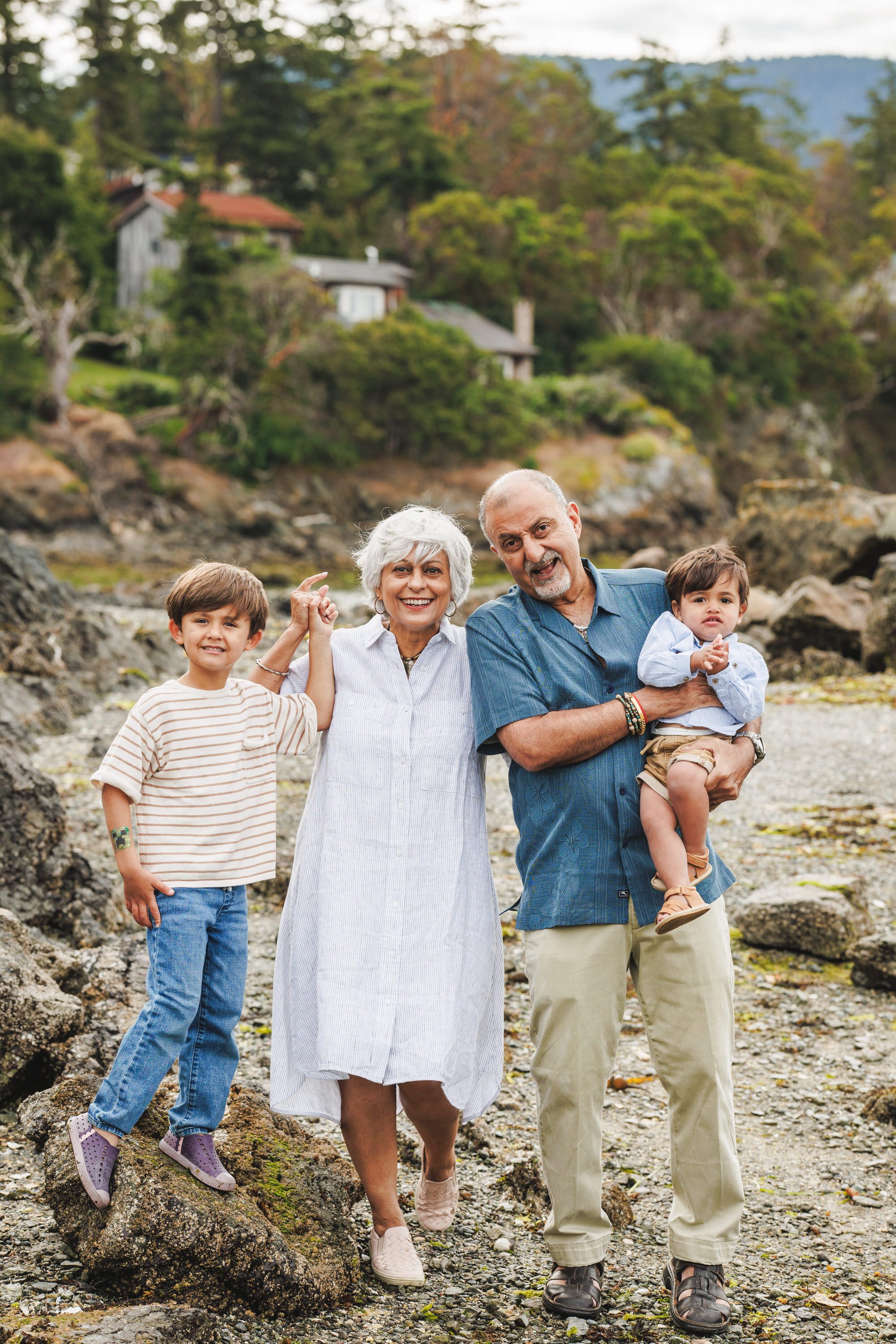 family-photo-walk-orcas-island.jpg