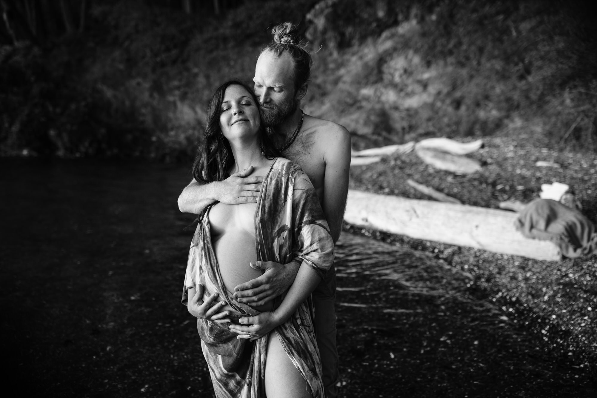 portrait-session-nature-maternity-orcas-island.jpg