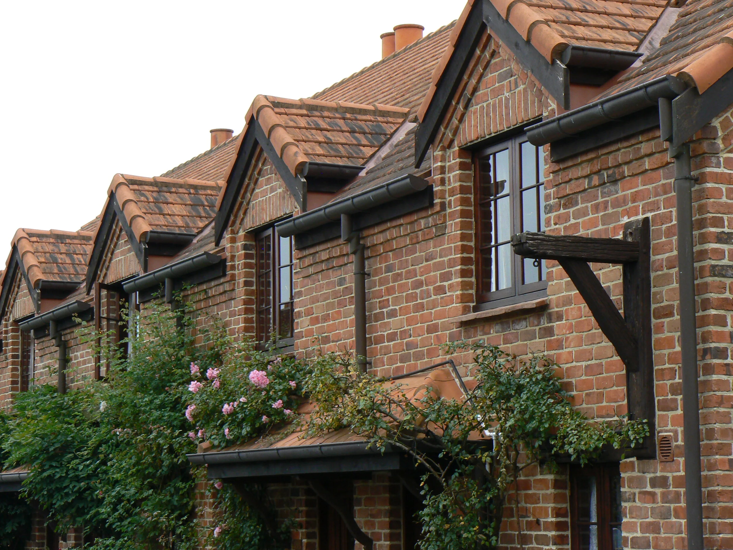 HALO 125 sound copper residential spouting with external brackets - continuous group New Zealand 6..JPG