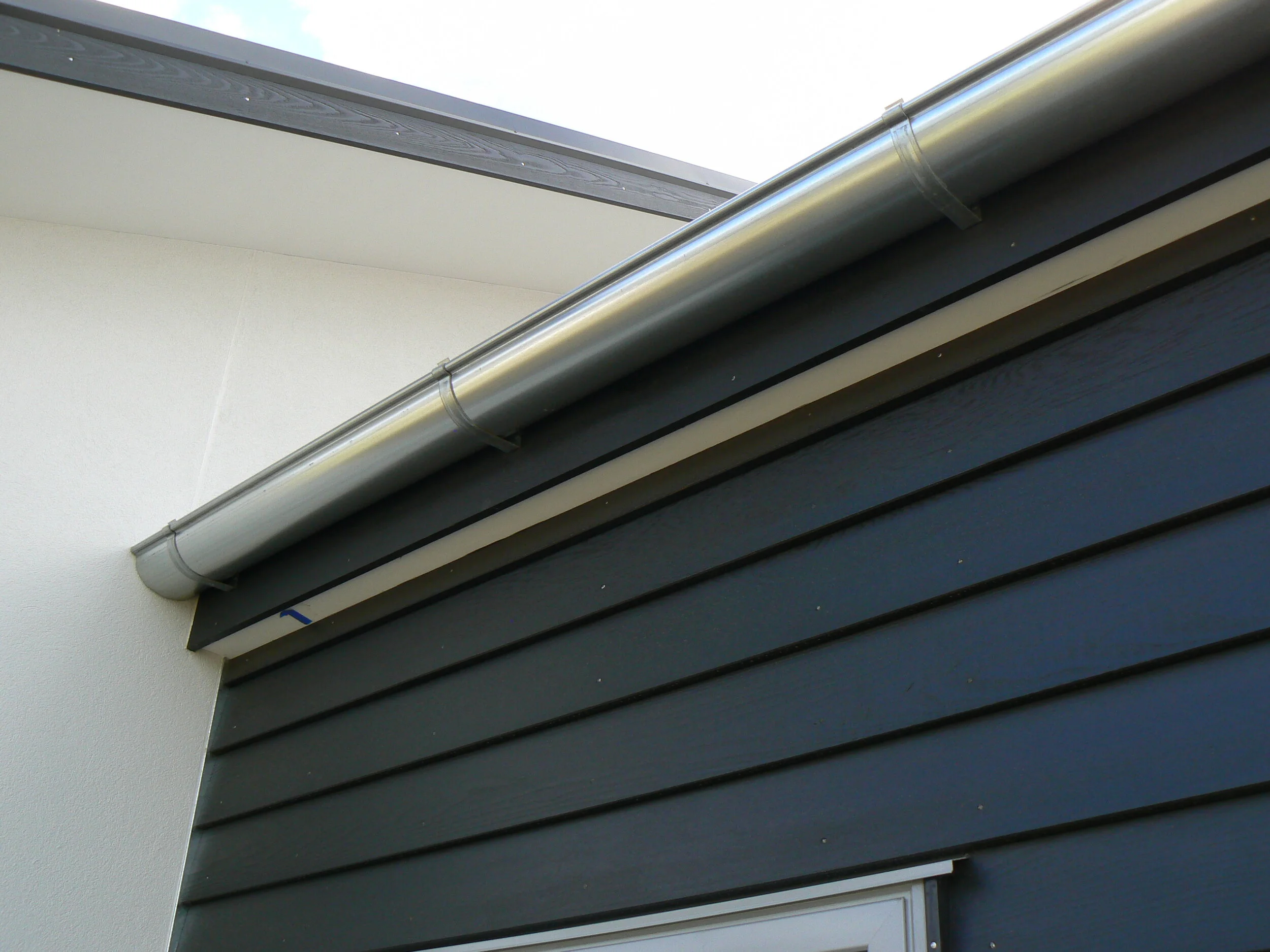 Custom HALO 150 round aluminium residential spouting with external brackets - continuous group New Zealand 1. .JPG