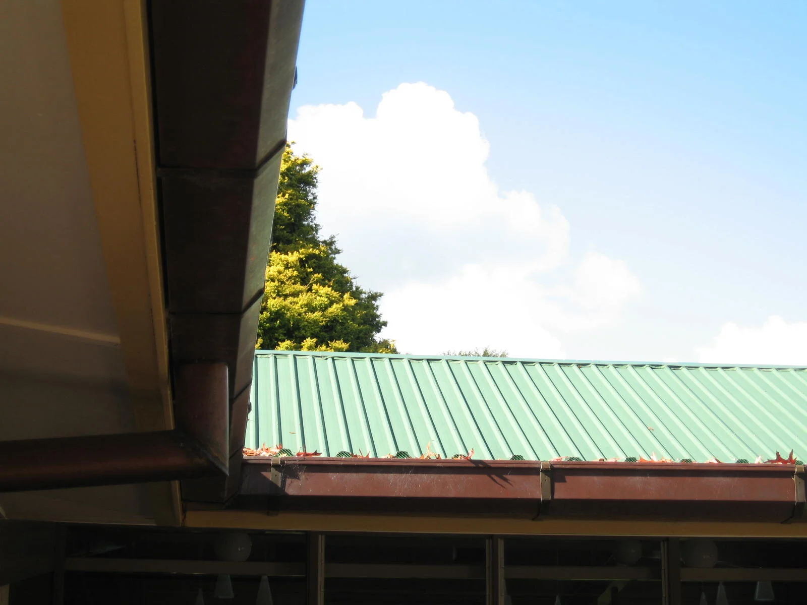 Texan round copper residential spouting with external brackets - continuous group new Zealand 4..jpg