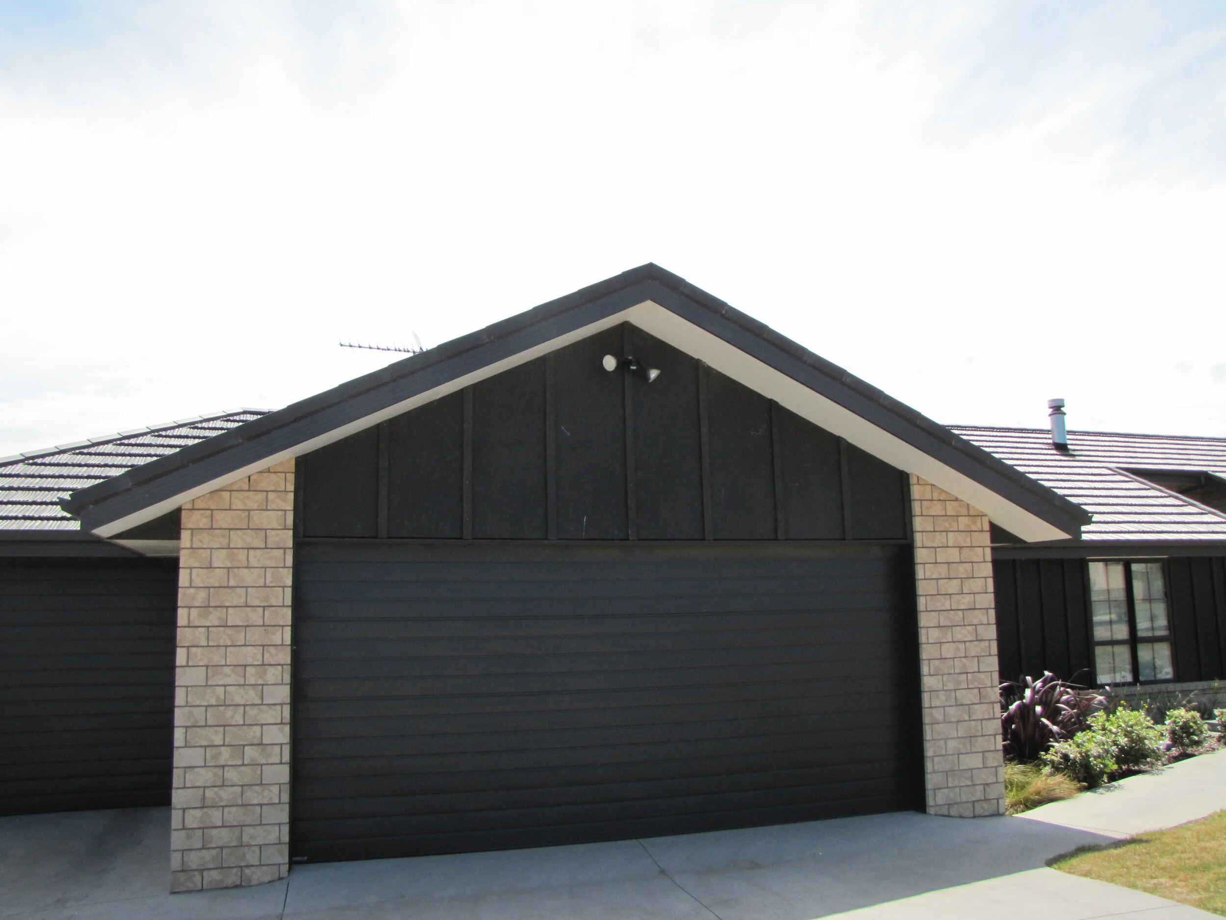 180mm N-line powder coated fascia - continuous group New Zealand 7..JPG