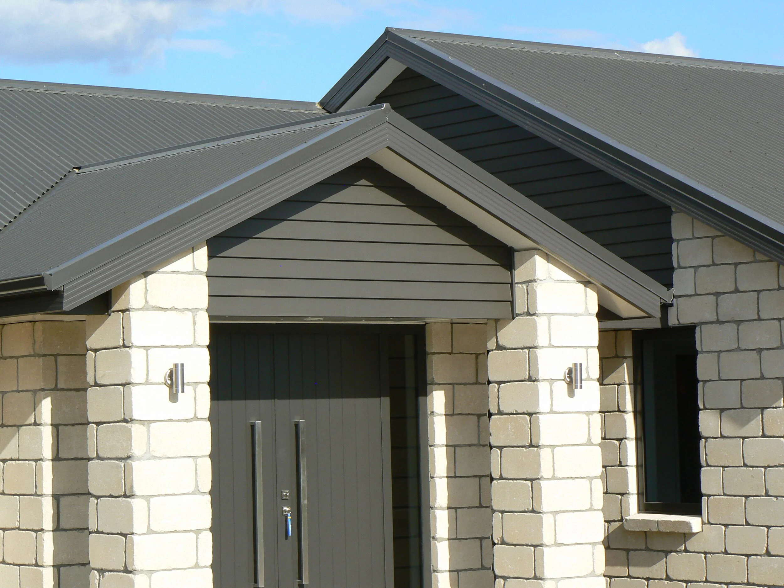 180 mm R5 powder coated fascia - continuous group New Zealand 6. .JPG