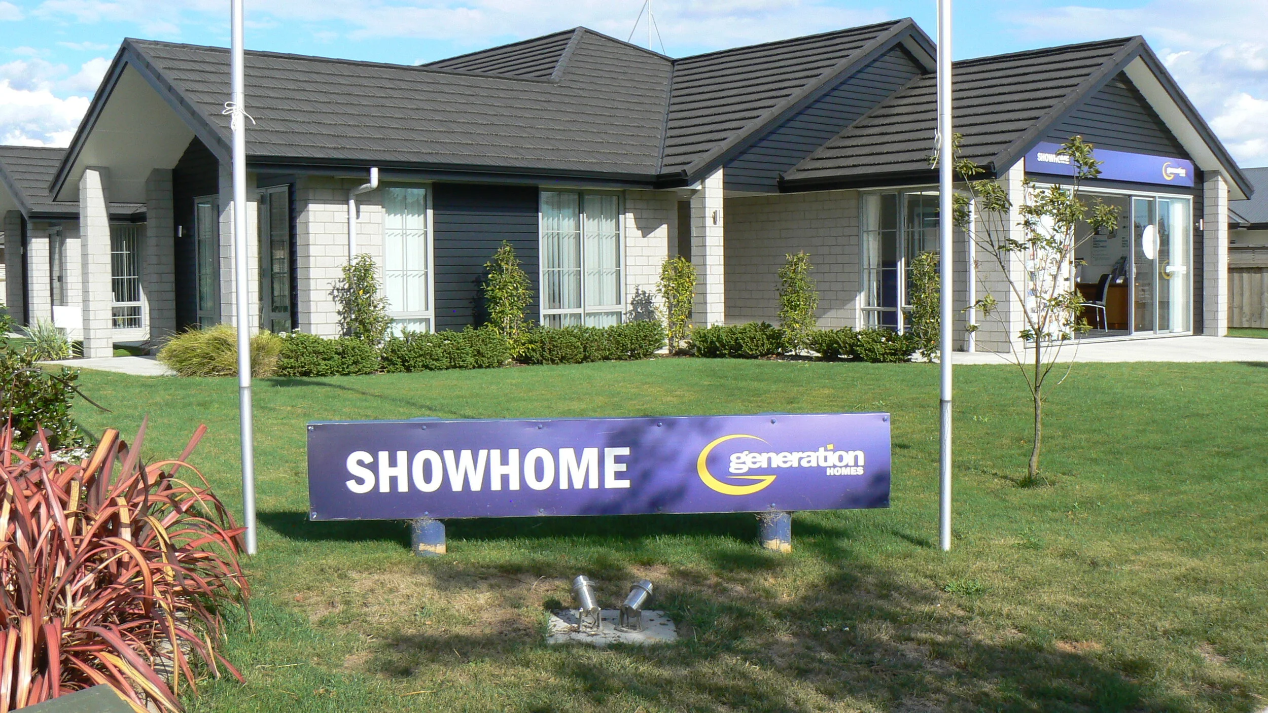 180 mm R5 powder coated fascia - continuous group New Zealand 5..JPG