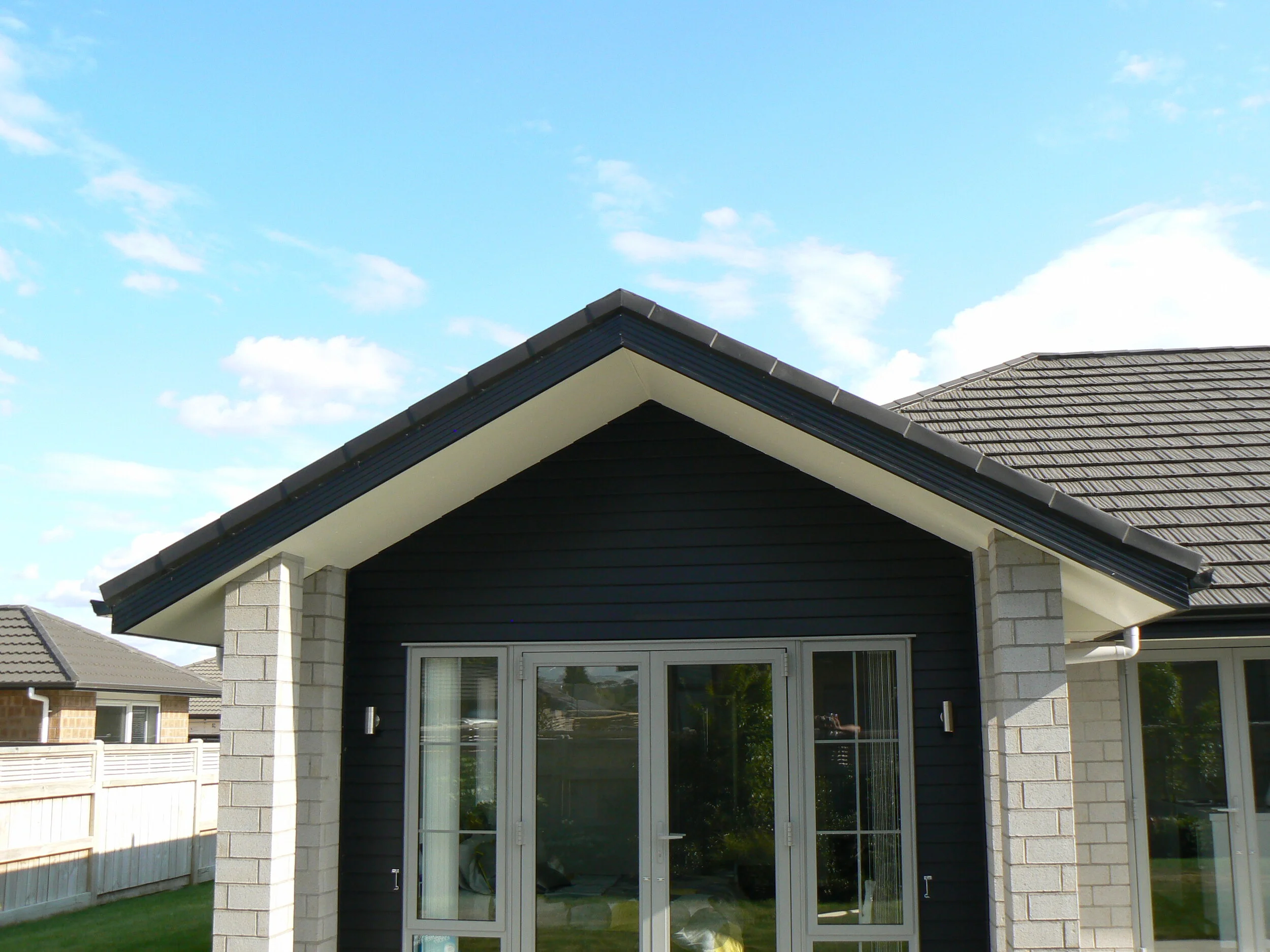 180 mm R5 powder coated fascia - continuous group New Zealand 18..JPG