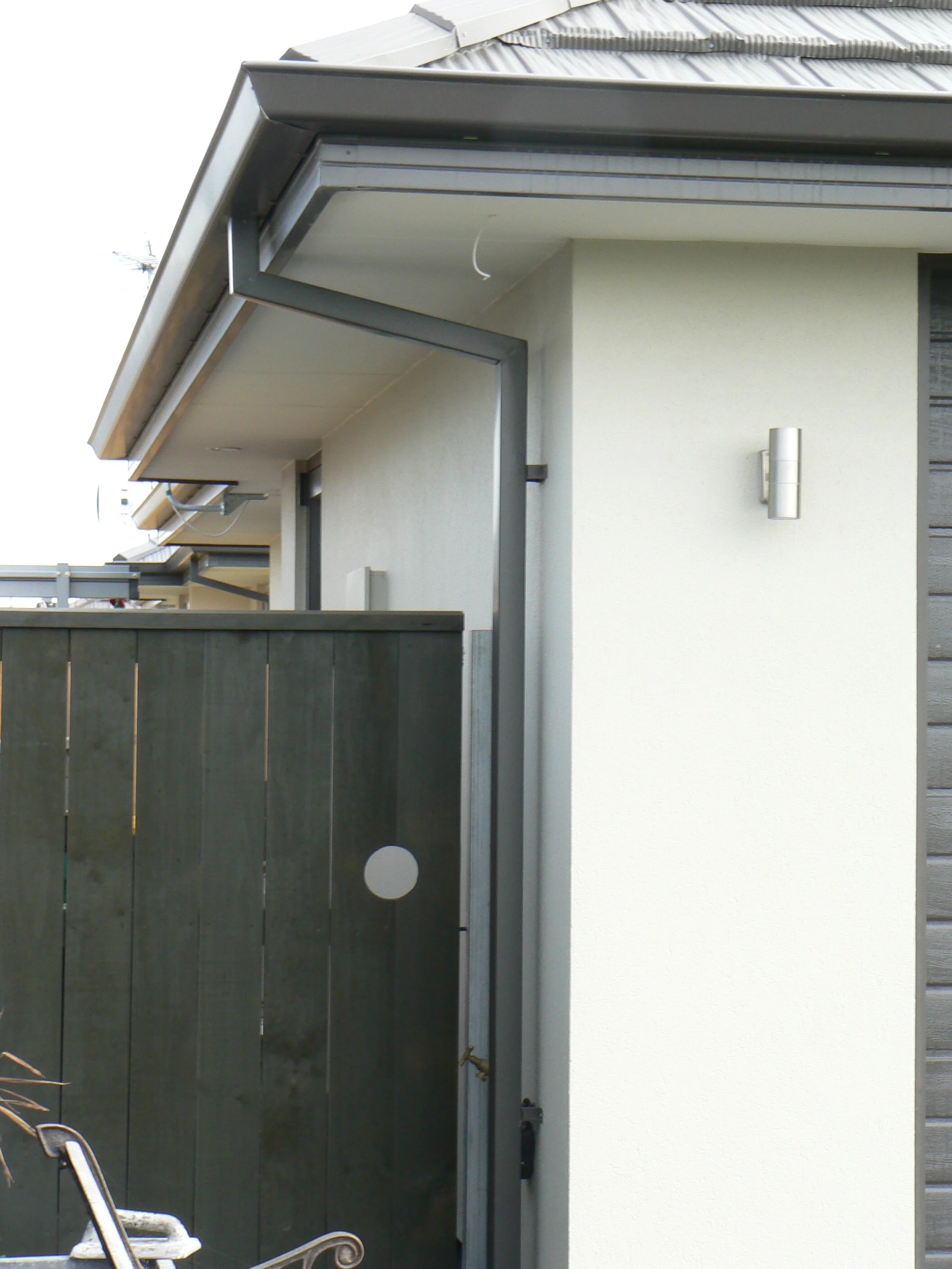 180 mm S-Line powder coated fascia - continuous group New Zealand 5..JPG