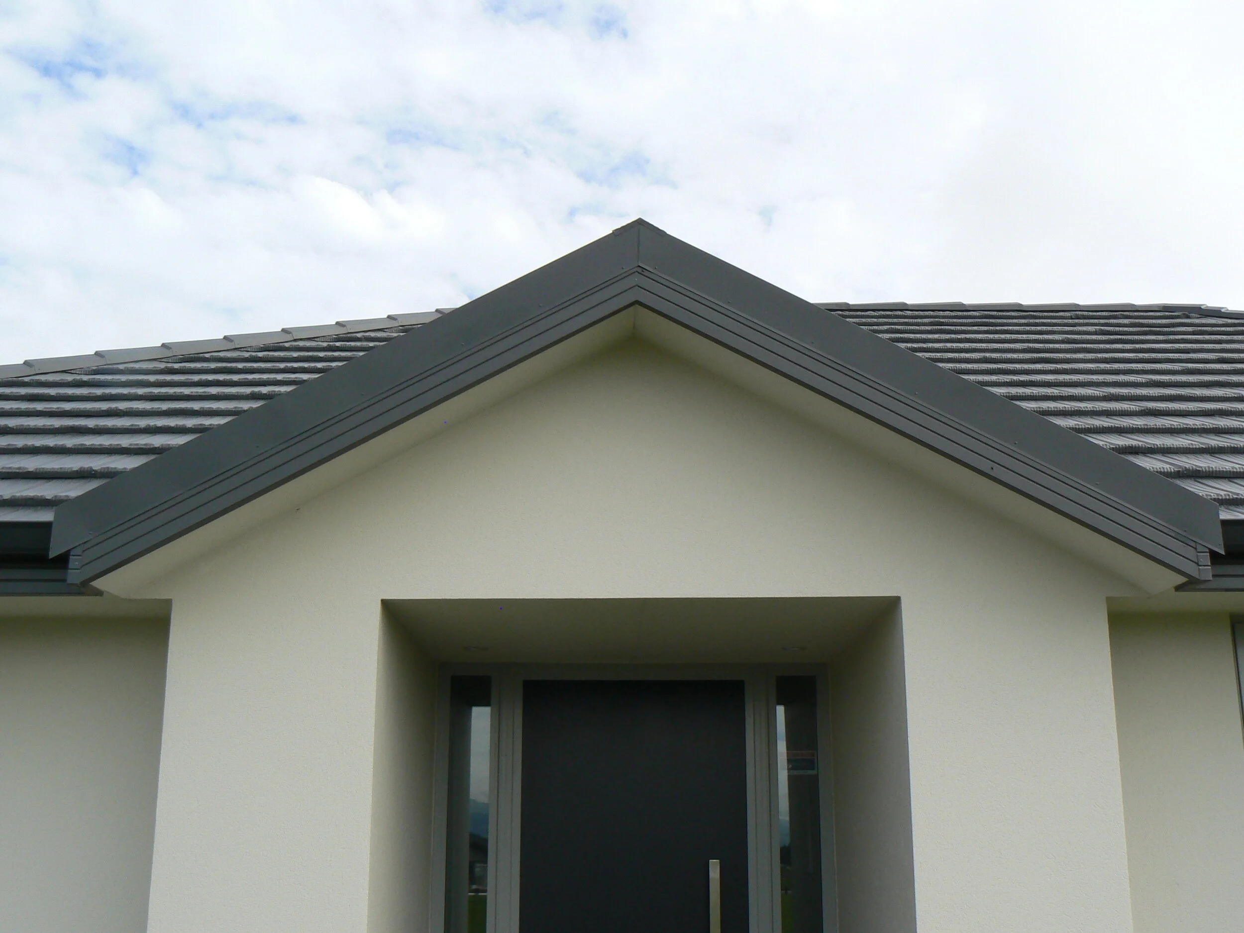 180 mm S-Line powder coated fascia - continuous group New Zealand 11..JPG