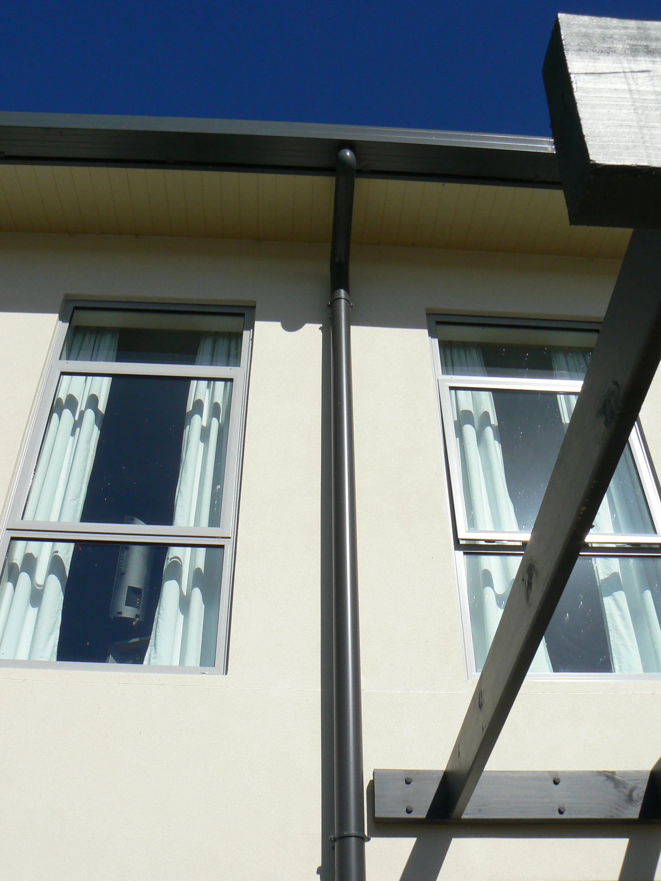 80 mm round powder coated aluminium downpipes - continuous group New Zealand 5..JPG