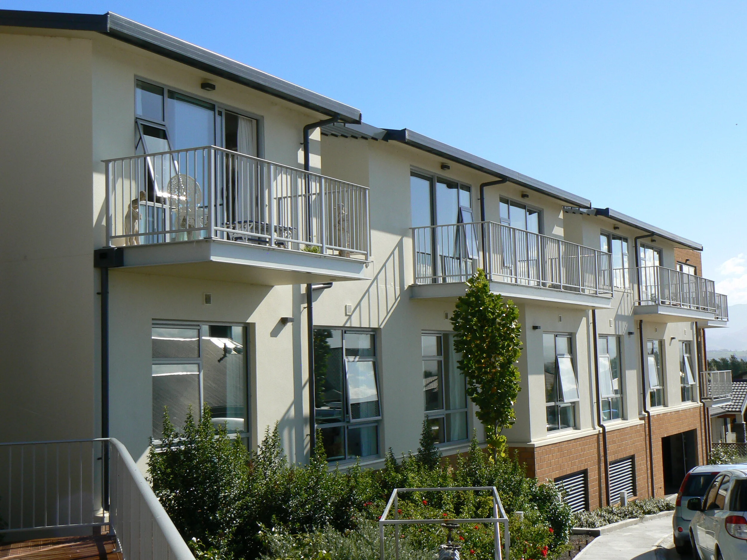 80 mm round powder coated aluminium downpipes - continuous group New Zealand 6..JPG