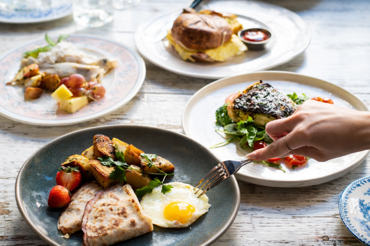 A Neighborhood Guide to Brunch in Roscoe Village: Why Locals Love Le Sud